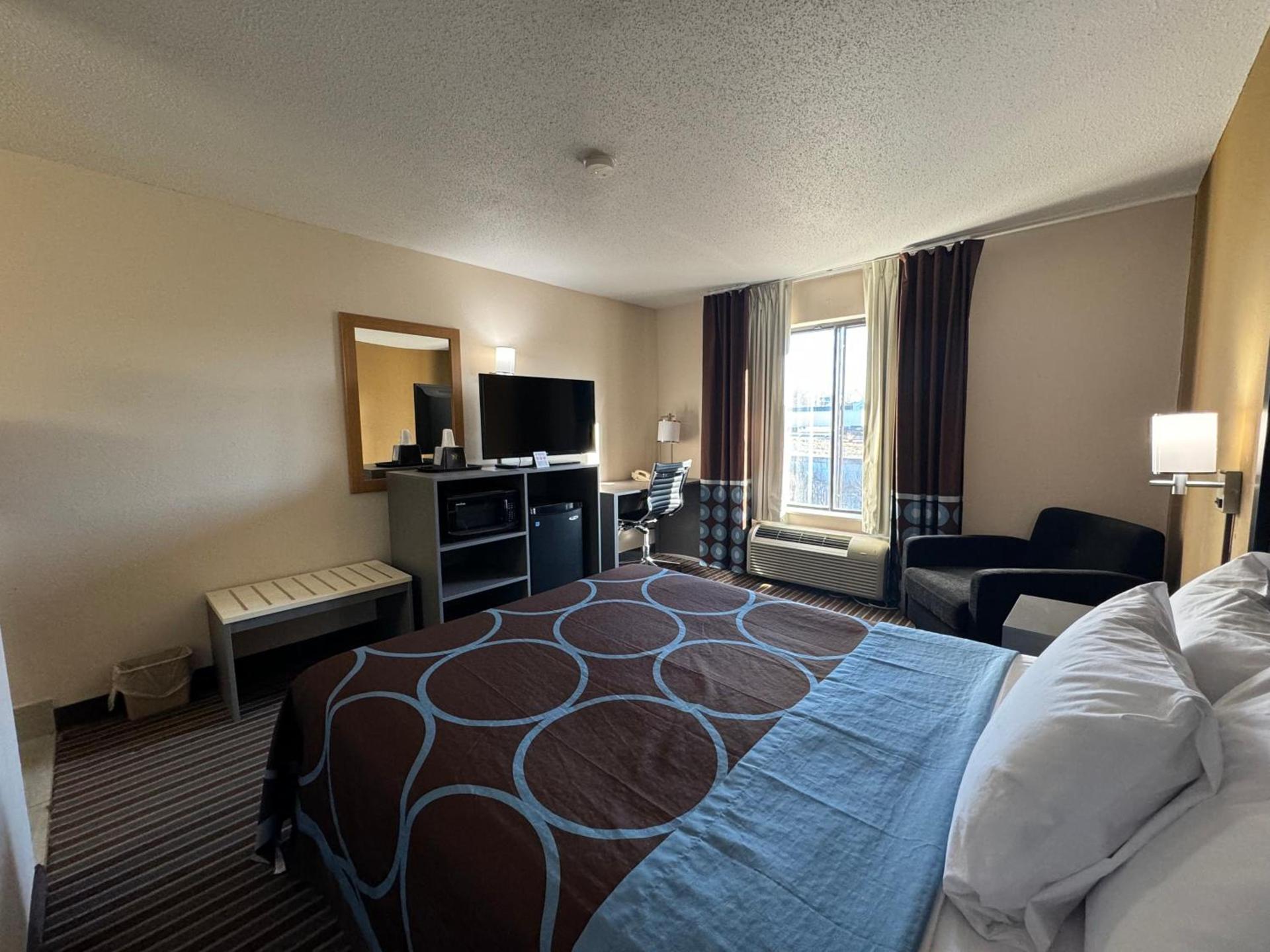Super 8 by Wyndham Columbia Clark Lane photo 53