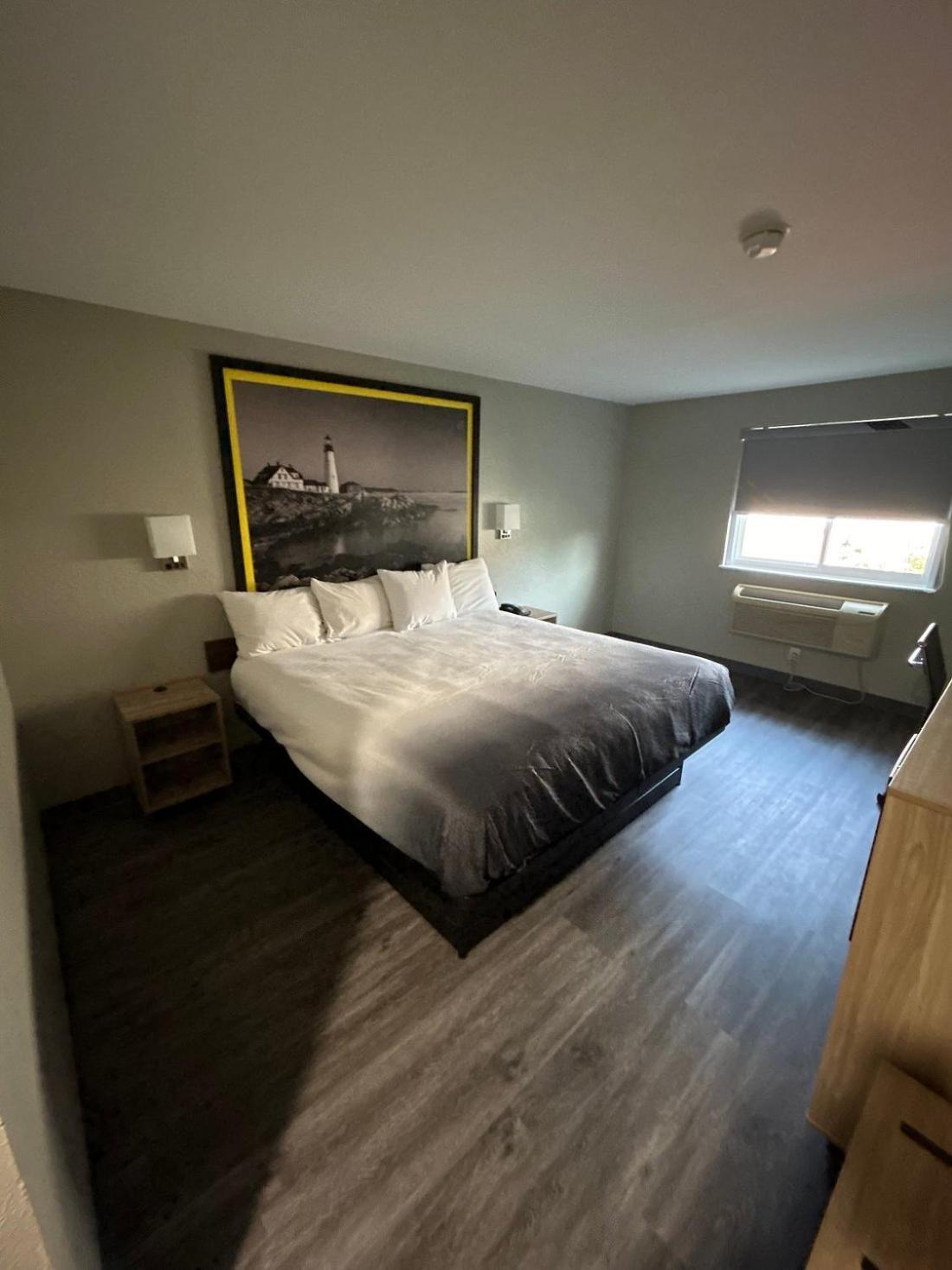 Super 8 by Wyndham Lewiston Auburn Area photo 17