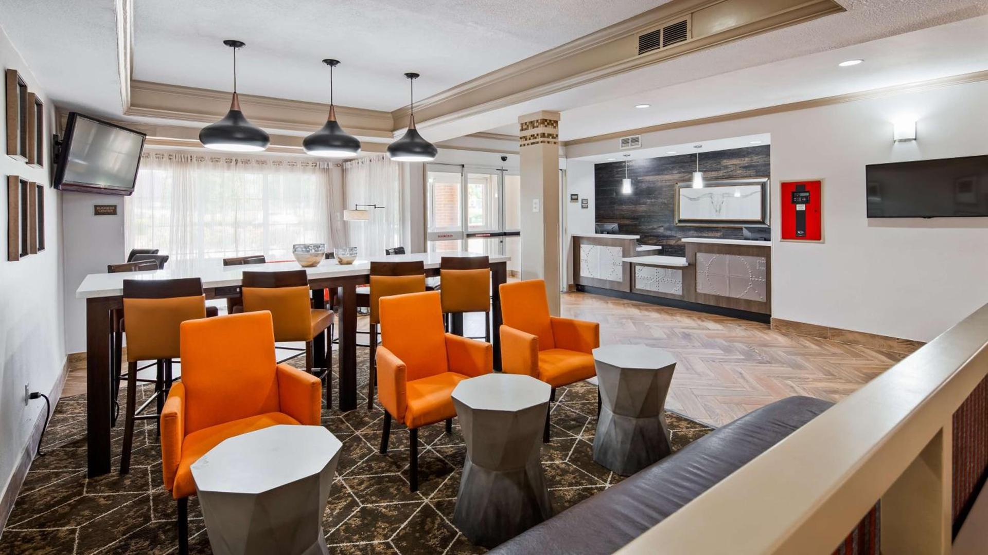 Clarion Pointe Addison - Dallas North photo 6