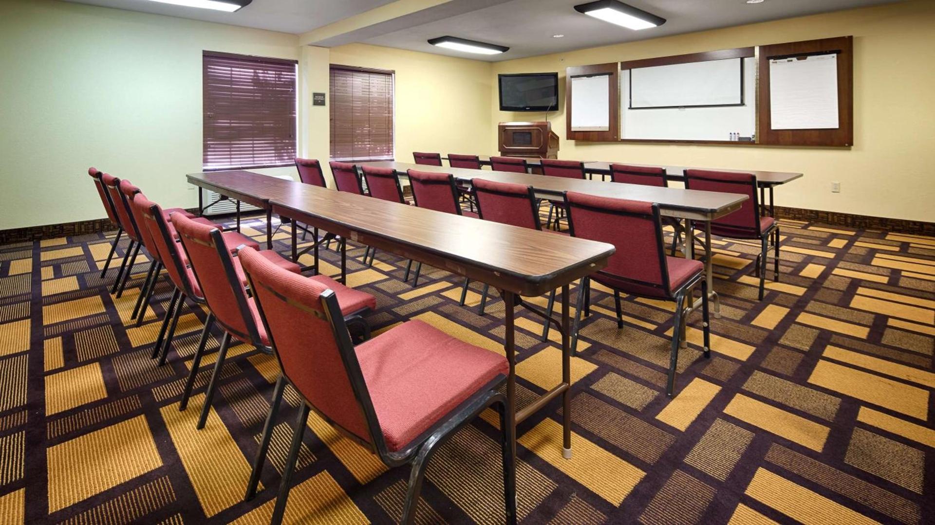 Clarion Pointe Addison - Dallas North photo 7