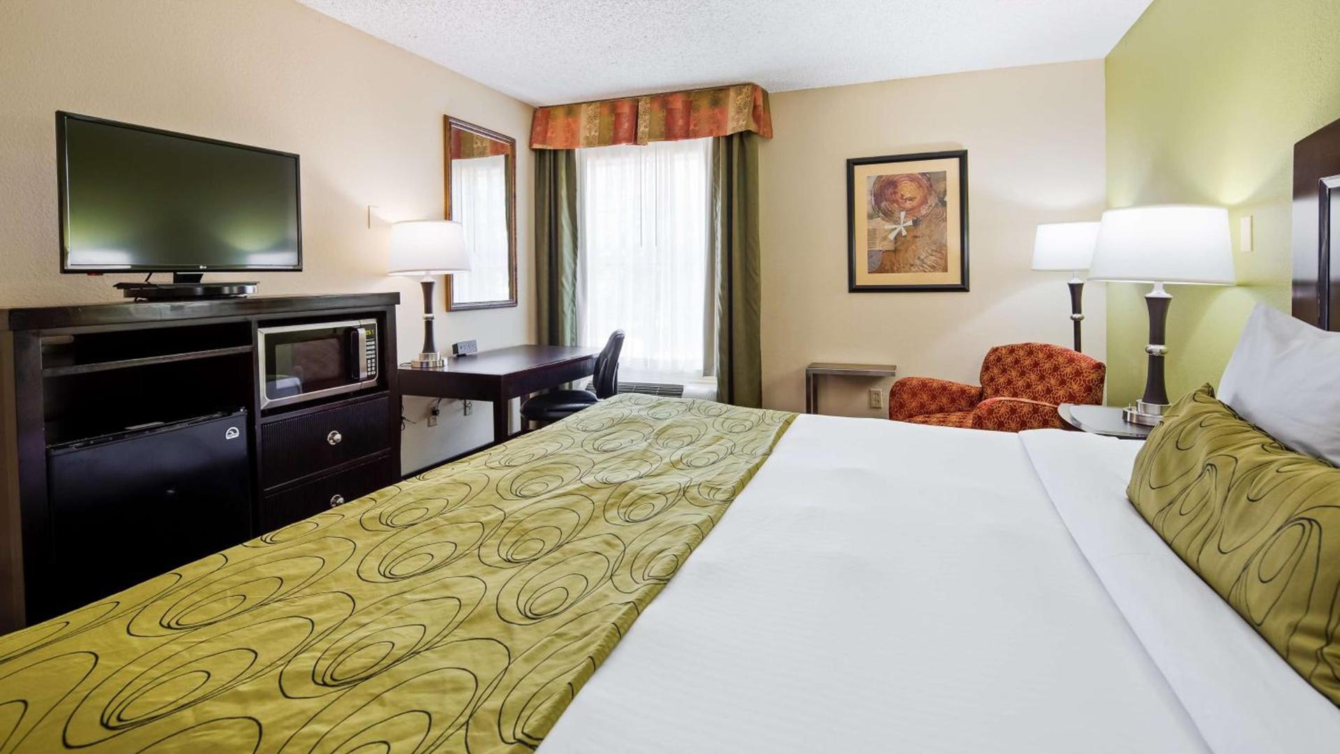 Clarion Pointe Addison - Dallas North photo 13