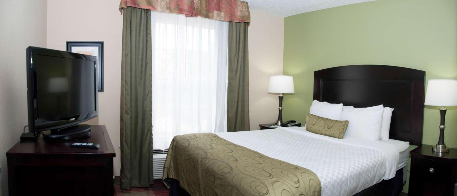 Clarion Pointe Addison - Dallas North photo 21