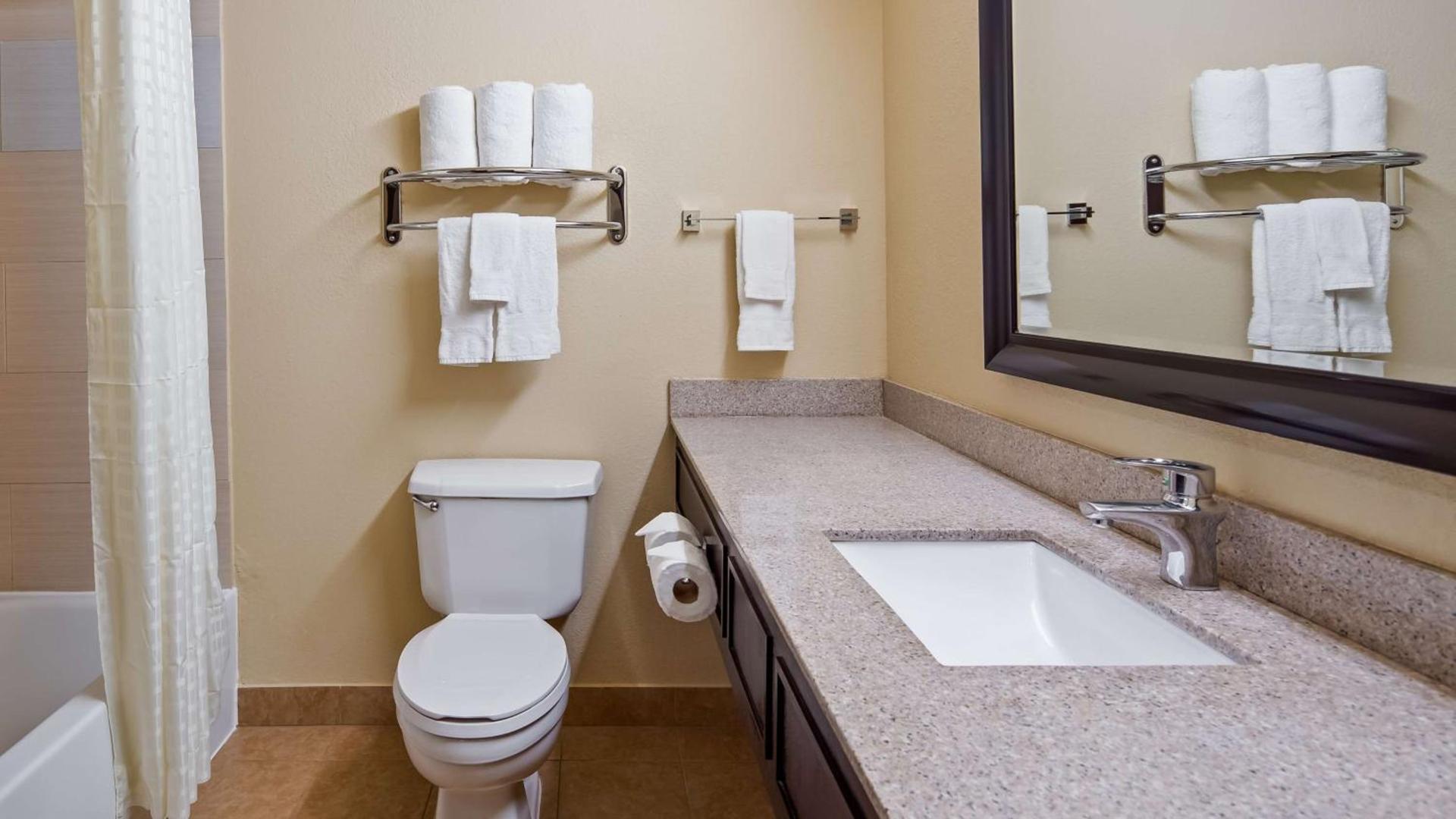 Clarion Pointe Addison - Dallas North photo 23