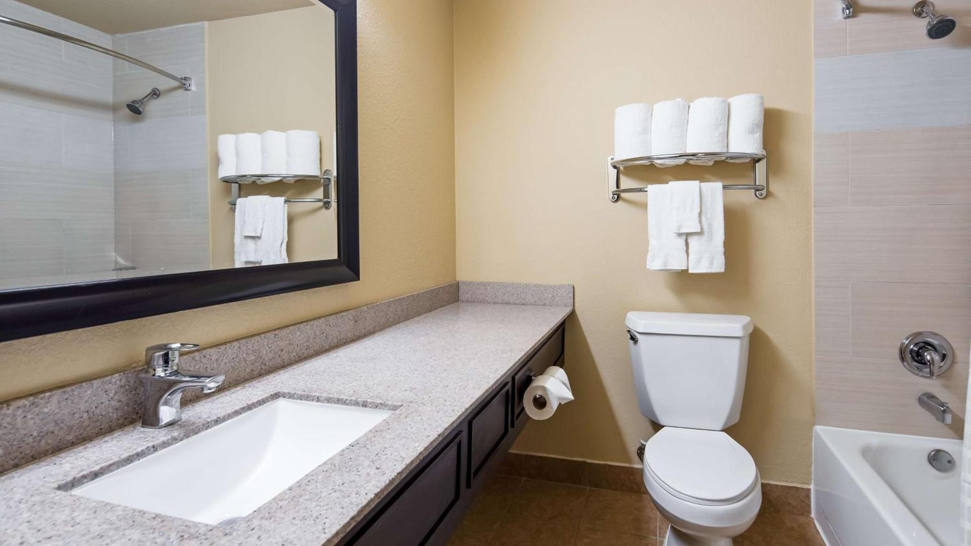 Clarion Pointe Addison - Dallas North photo 24