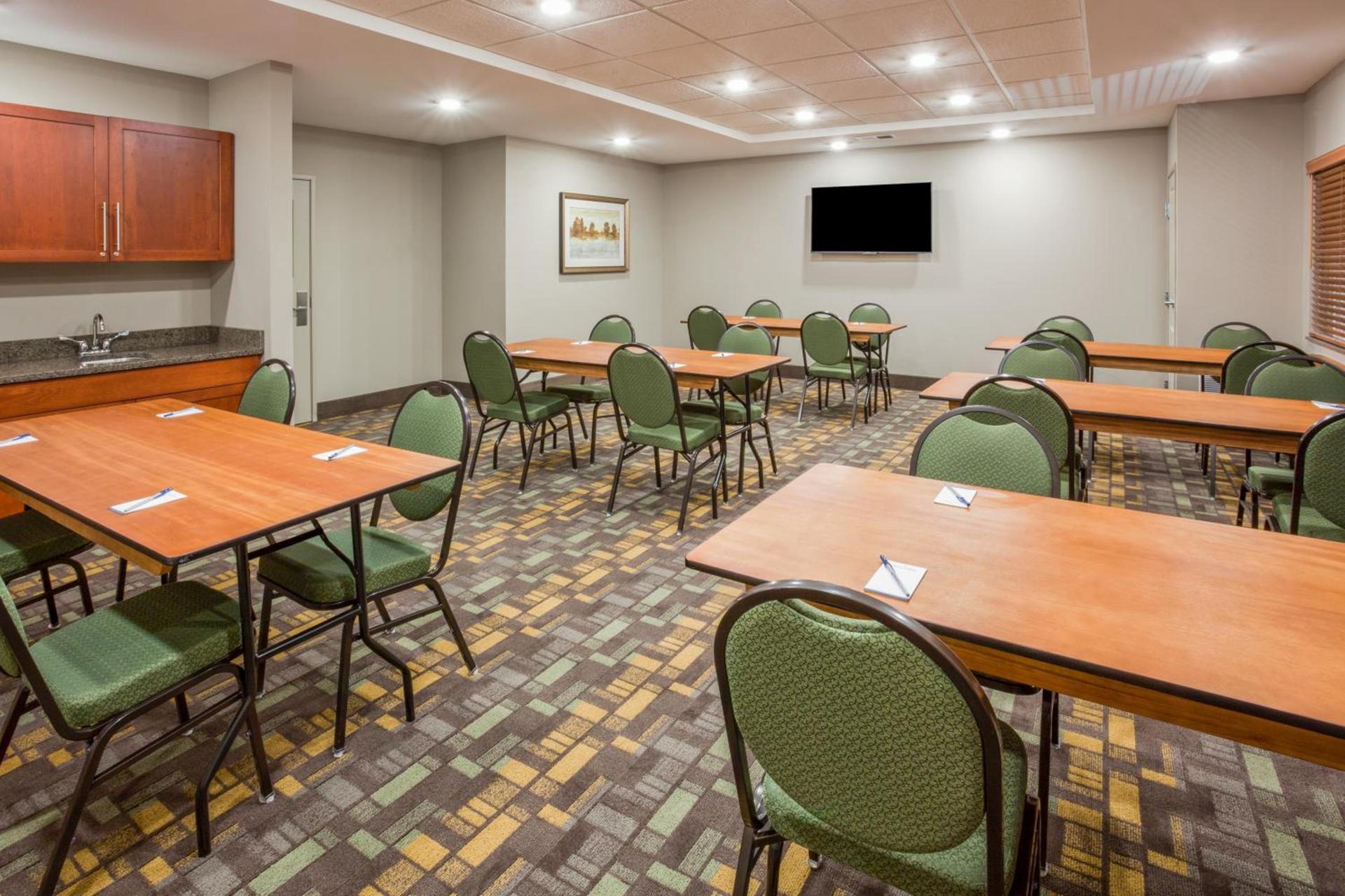 AmericInn by Wyndham Sibley photo 9