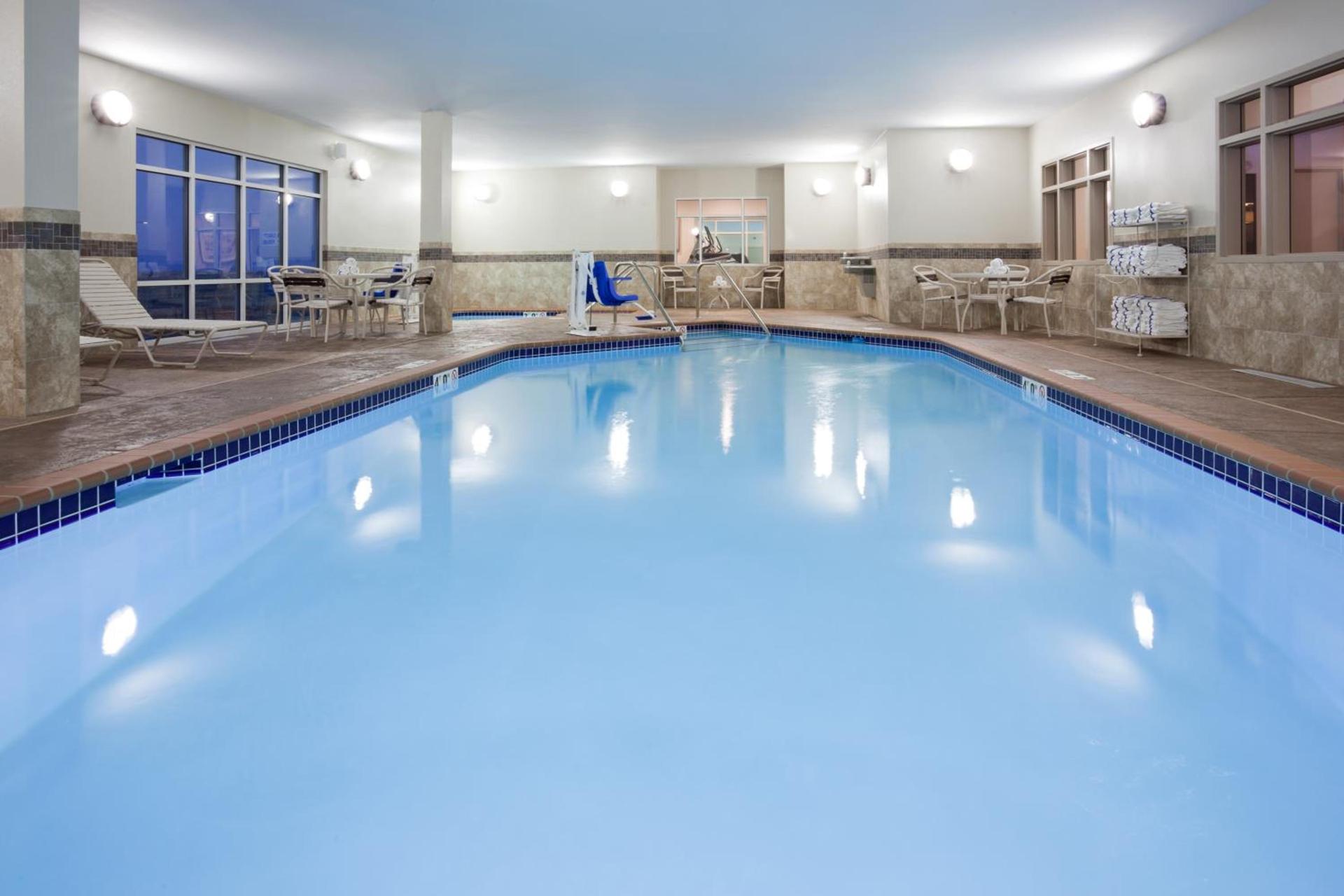 AmericInn by Wyndham Sibley photo 7