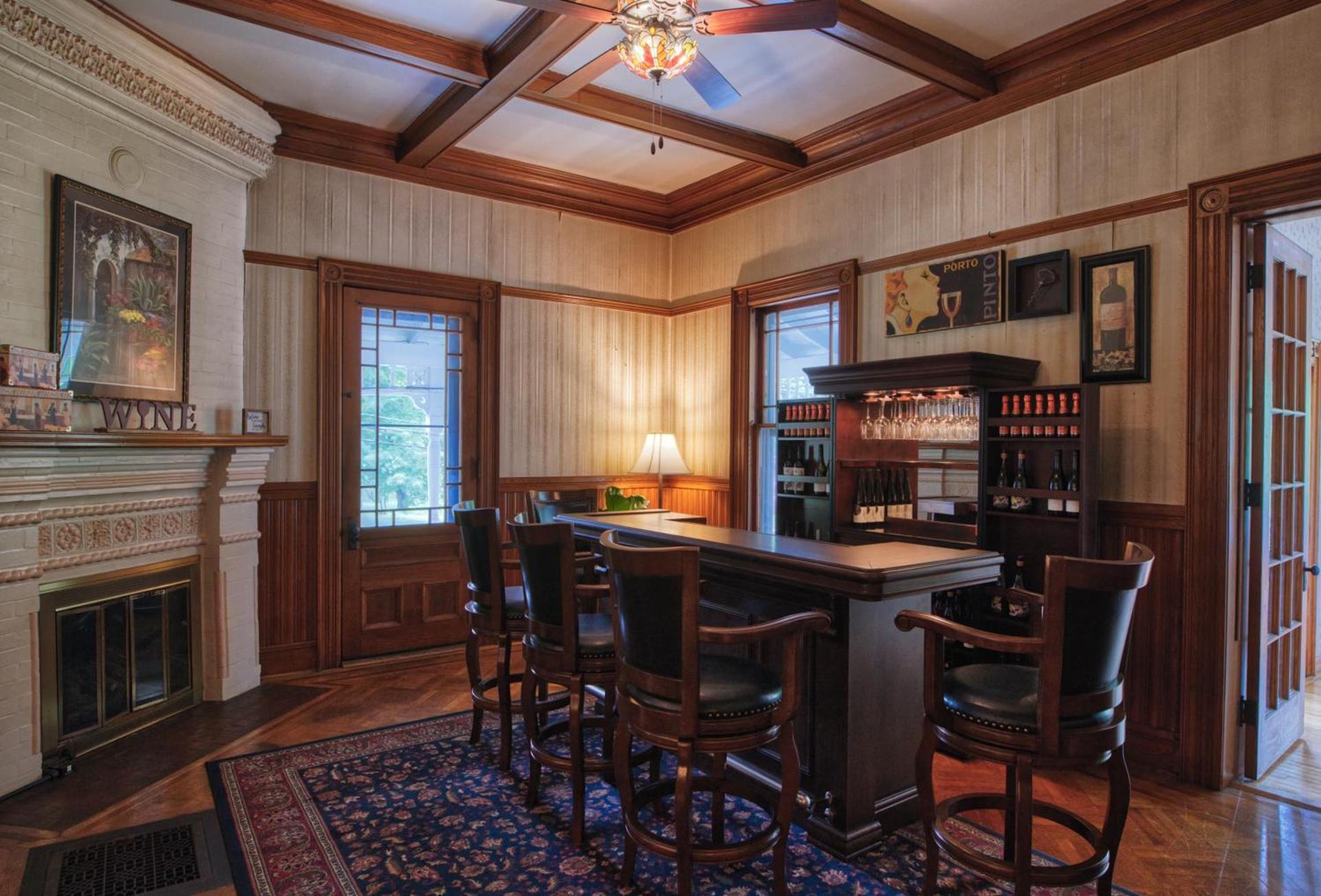 Rockwell Falls Inn and Wine Bar photo 9