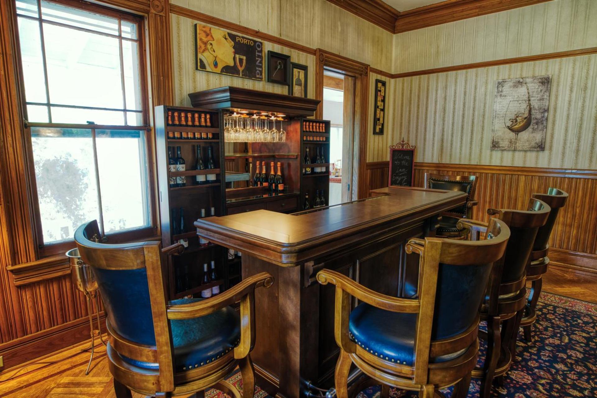 Rockwell Falls Inn and Wine Bar photo 11