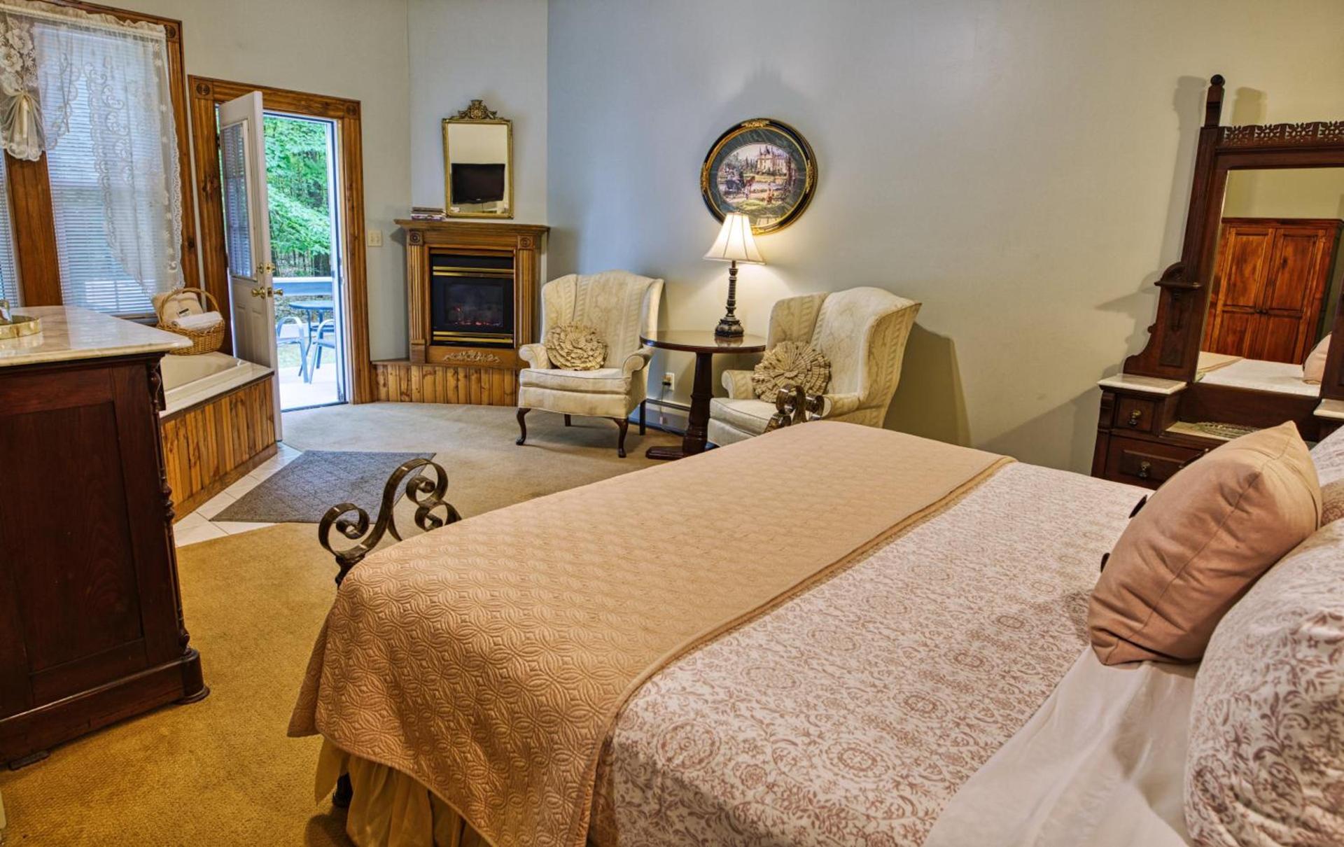 Rockwell Falls Inn and Wine Bar photo 29