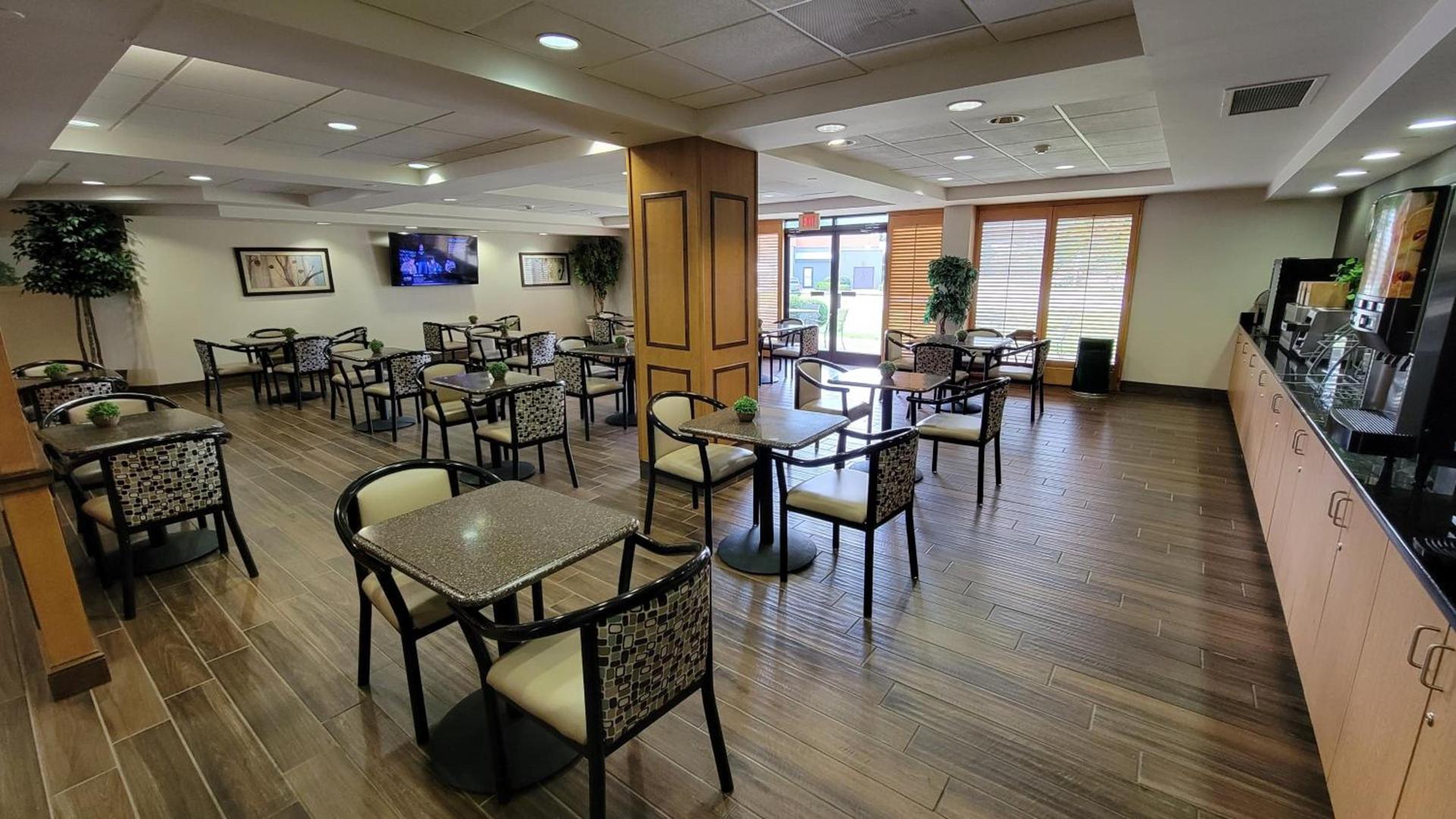 Holiday Inn Express Fayetteville Fort Bragg by IHG photo 21
