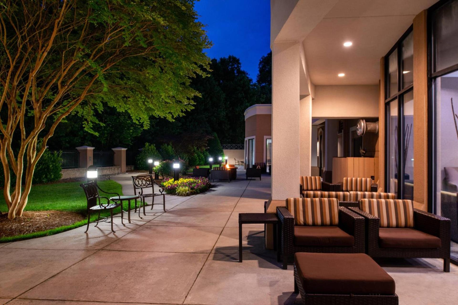 Courtyard High Point photo 34