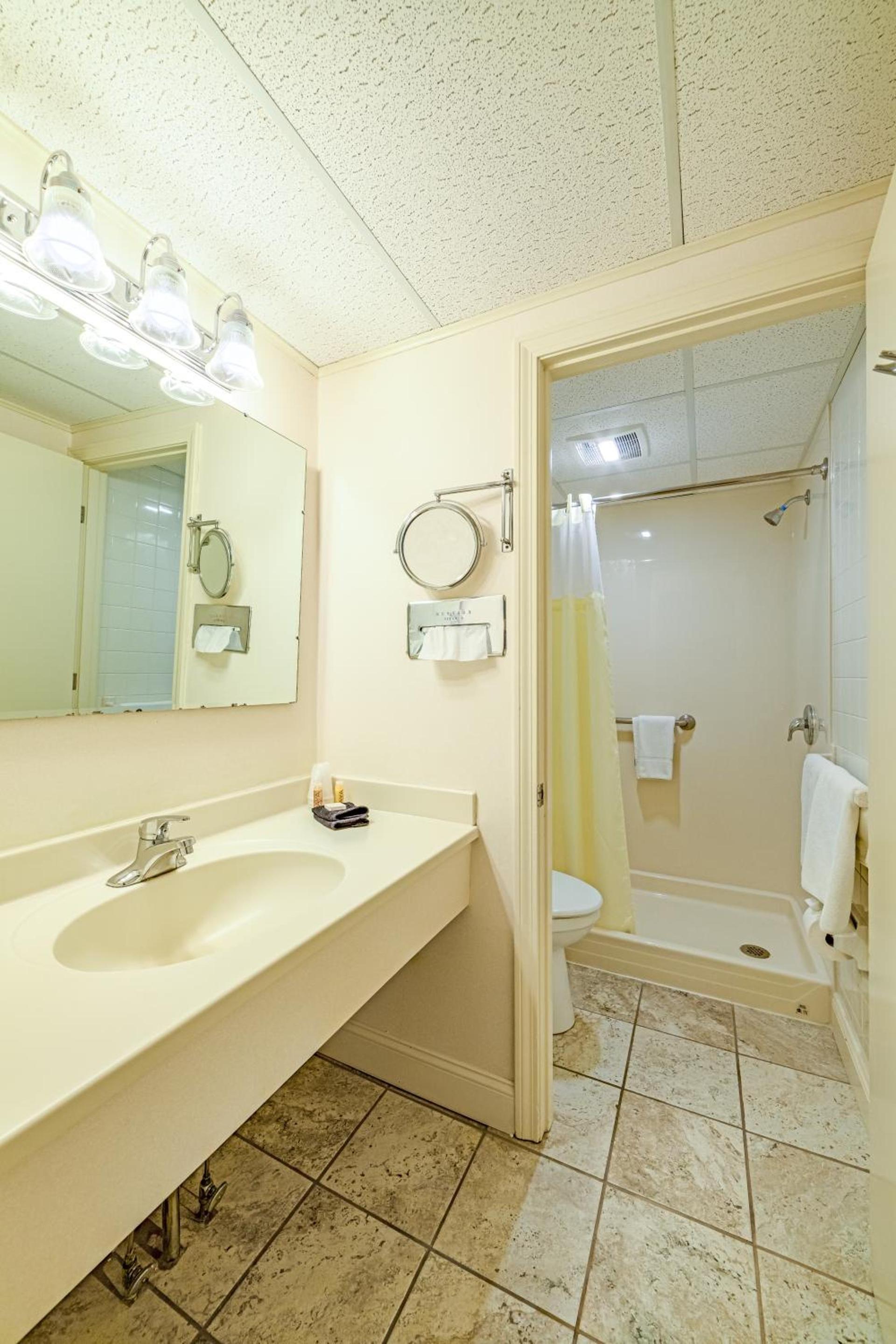 Town & Country Inn & Resort photo 8