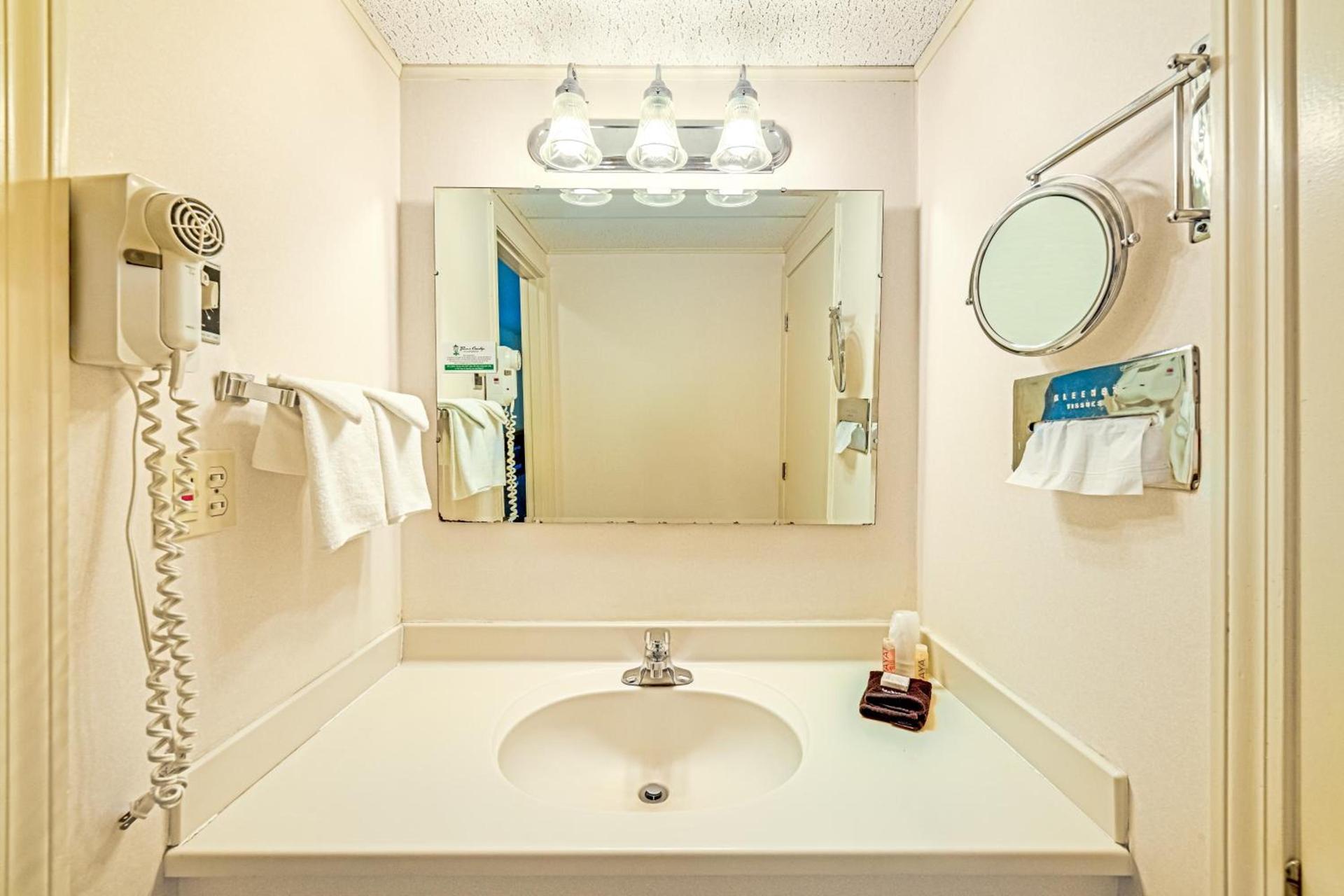 Town & Country Inn & Resort photo 9