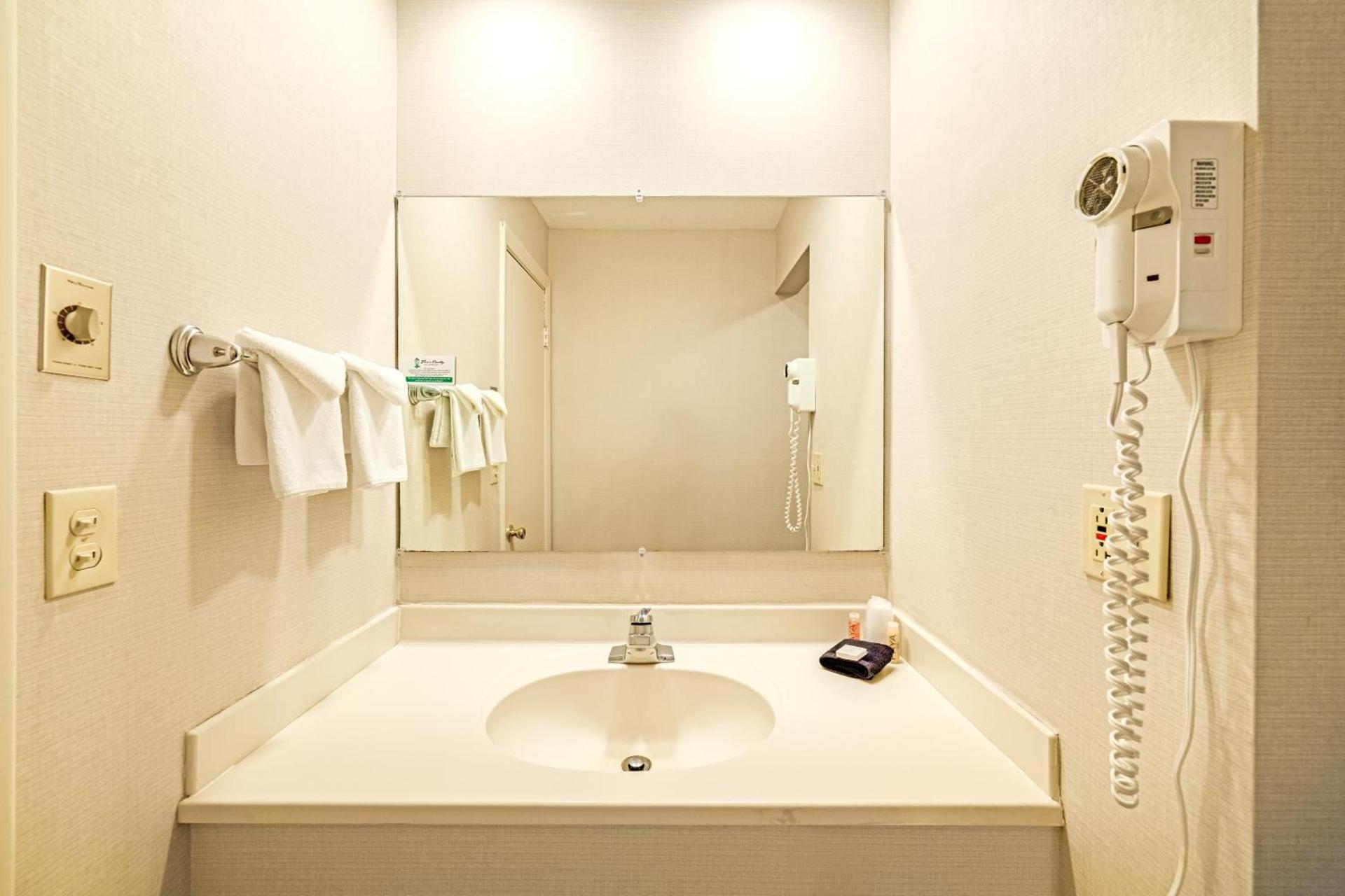 Town & Country Inn & Resort photo 4
