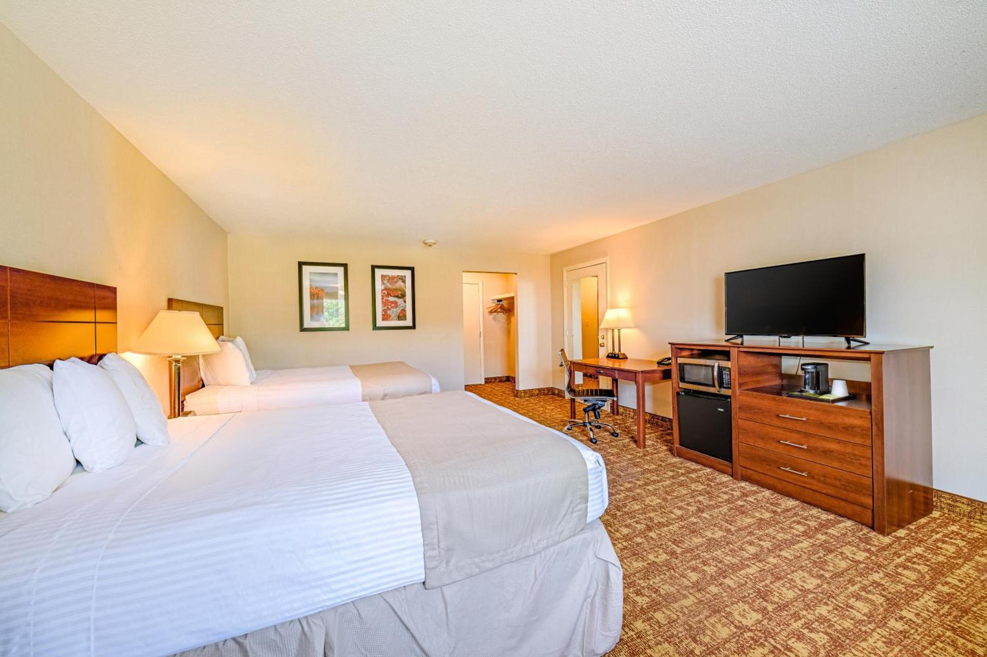 Town & Country Inn & Resort photo 5