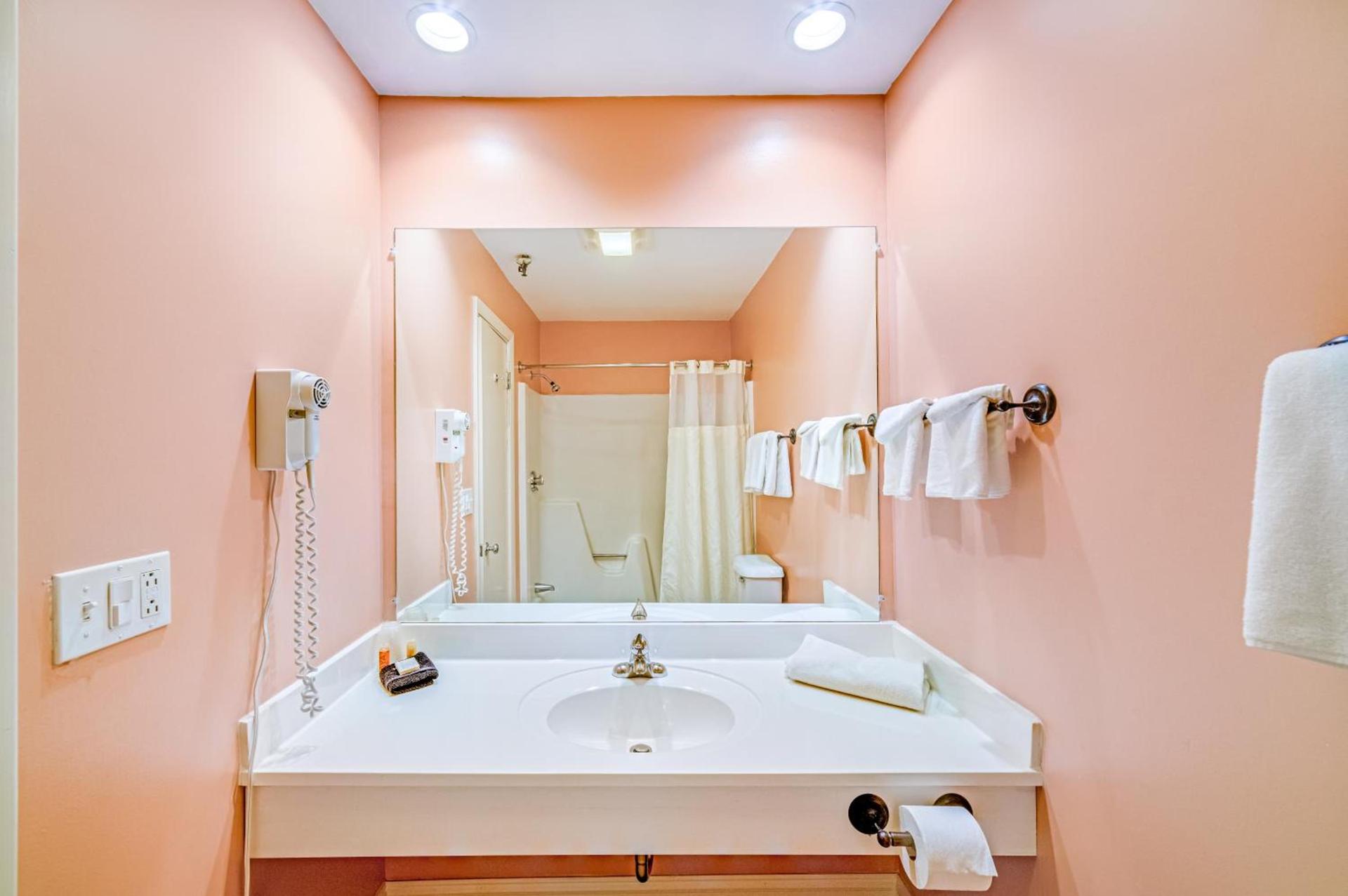 Town & Country Inn & Resort photo 38