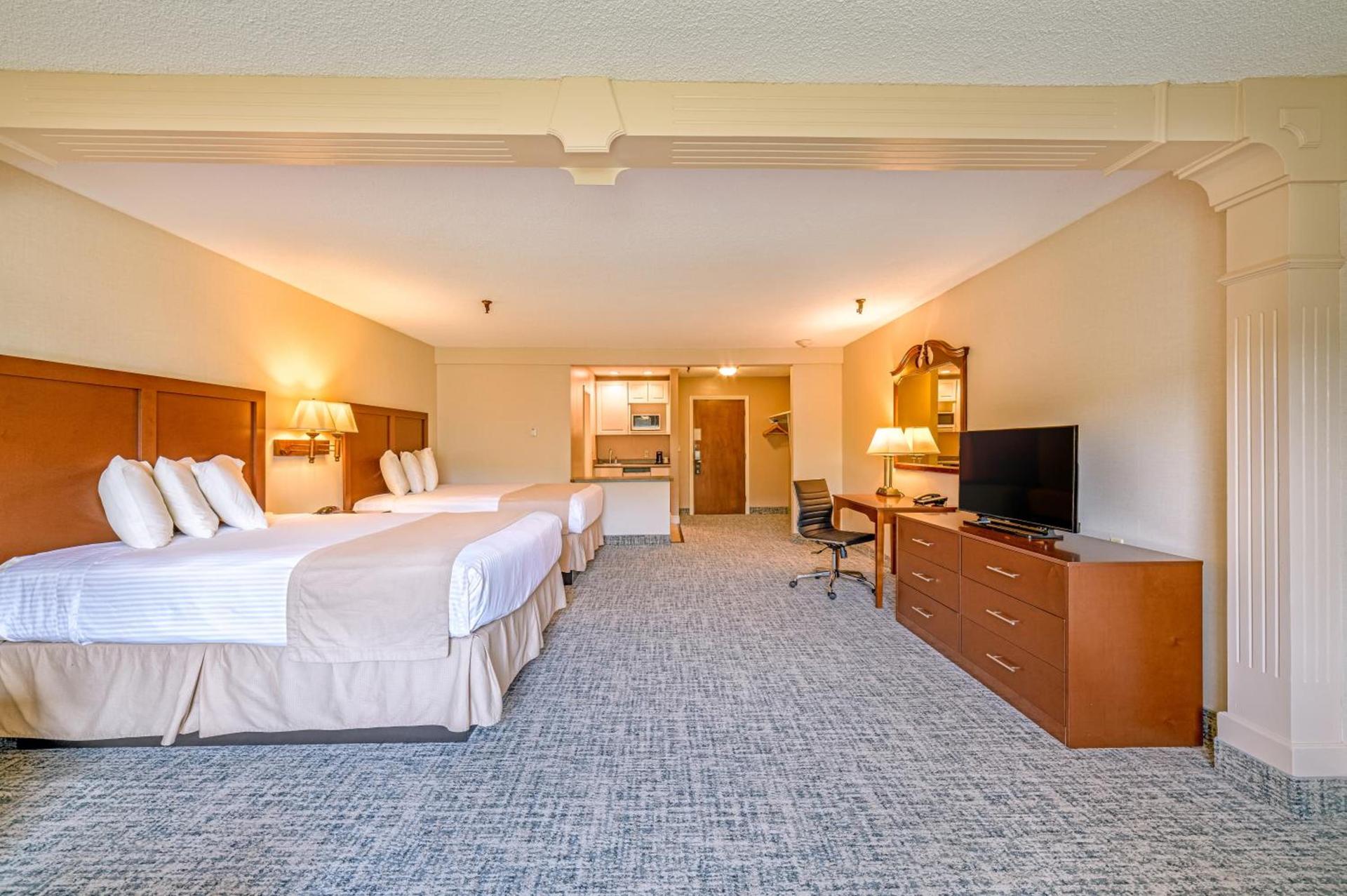 Town & Country Inn & Resort photo 40
