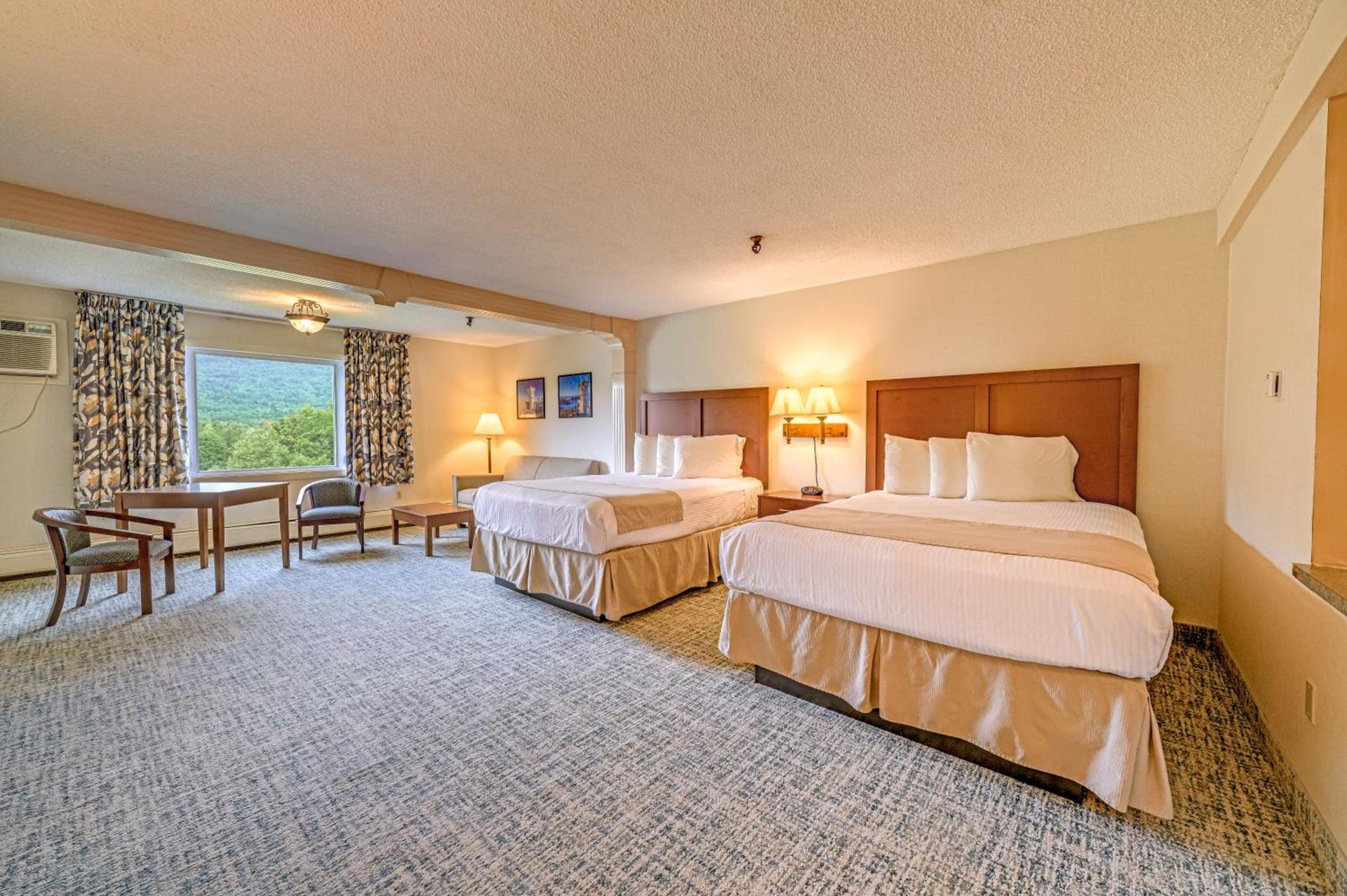 Town & Country Inn & Resort photo 44