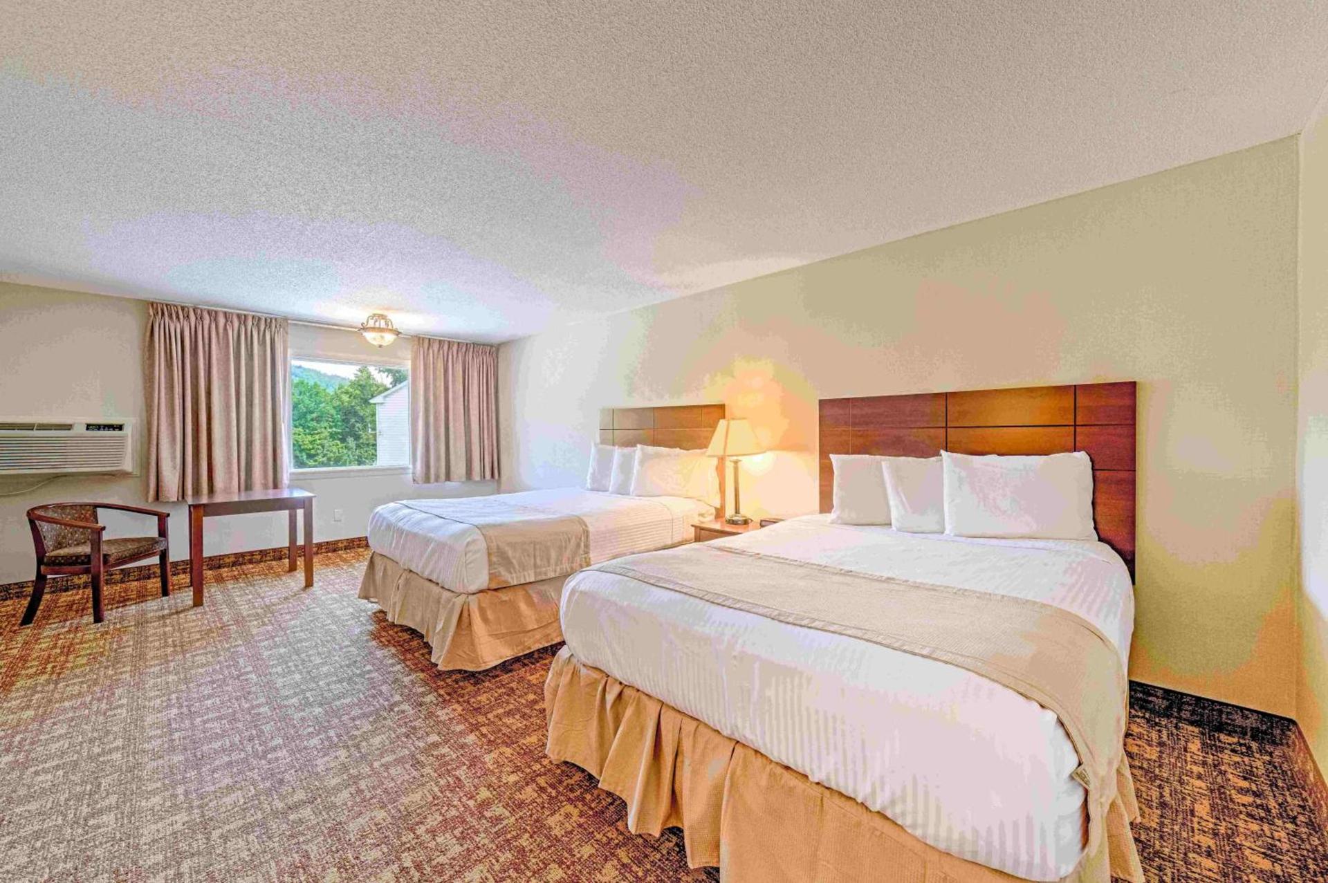 Town & Country Inn & Resort photo 47