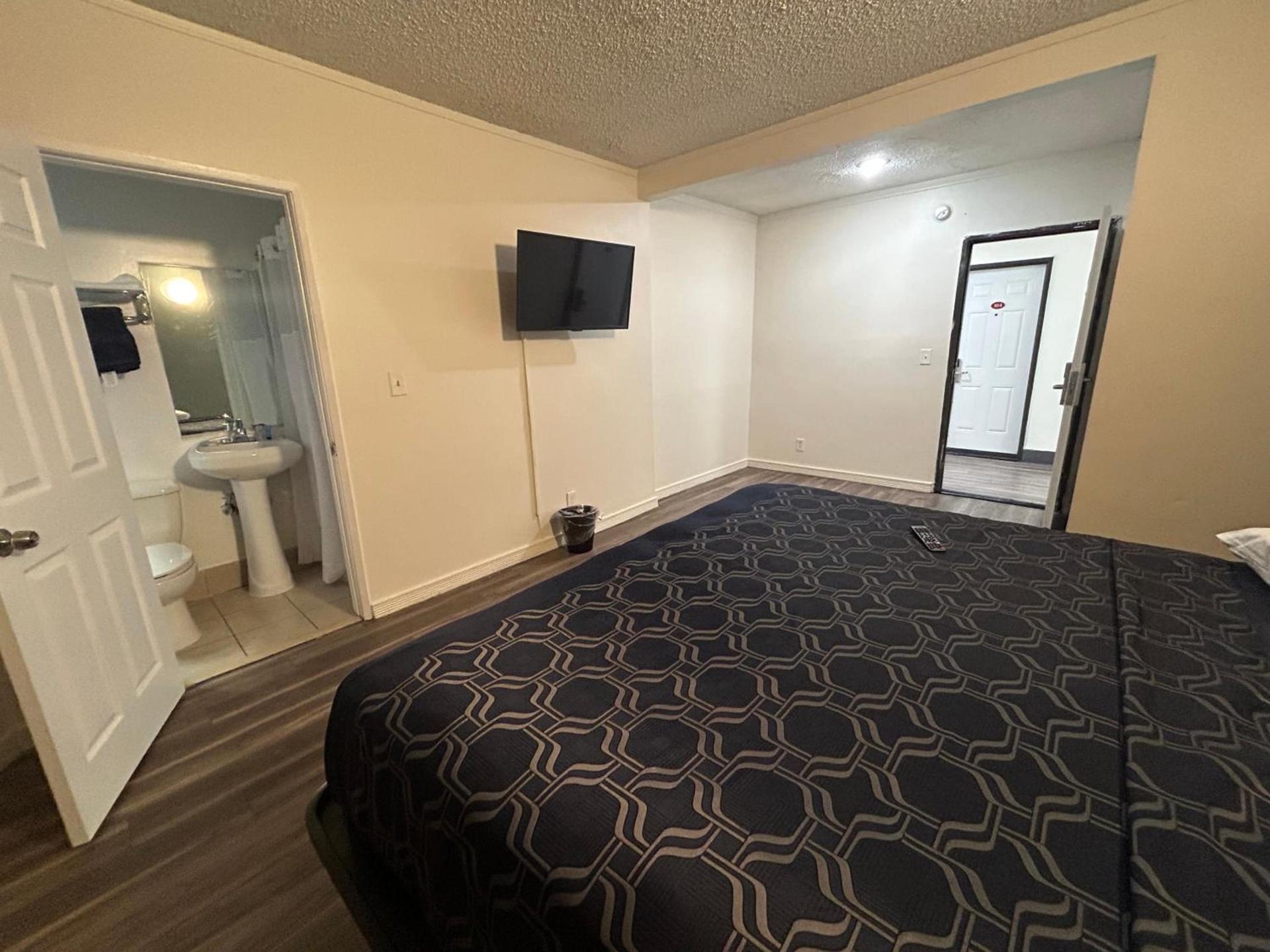Budget Inn Hollywood photo 4
