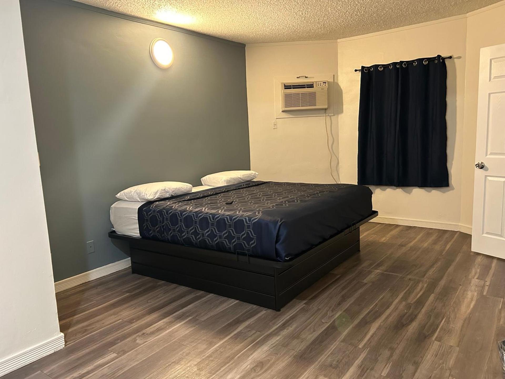 Budget Inn Hollywood photo 23