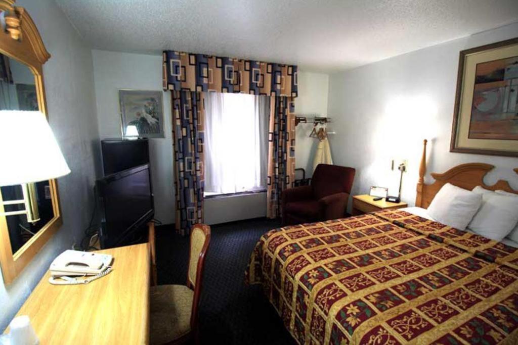Norwood Inn Minneapolis Roseville photo 7