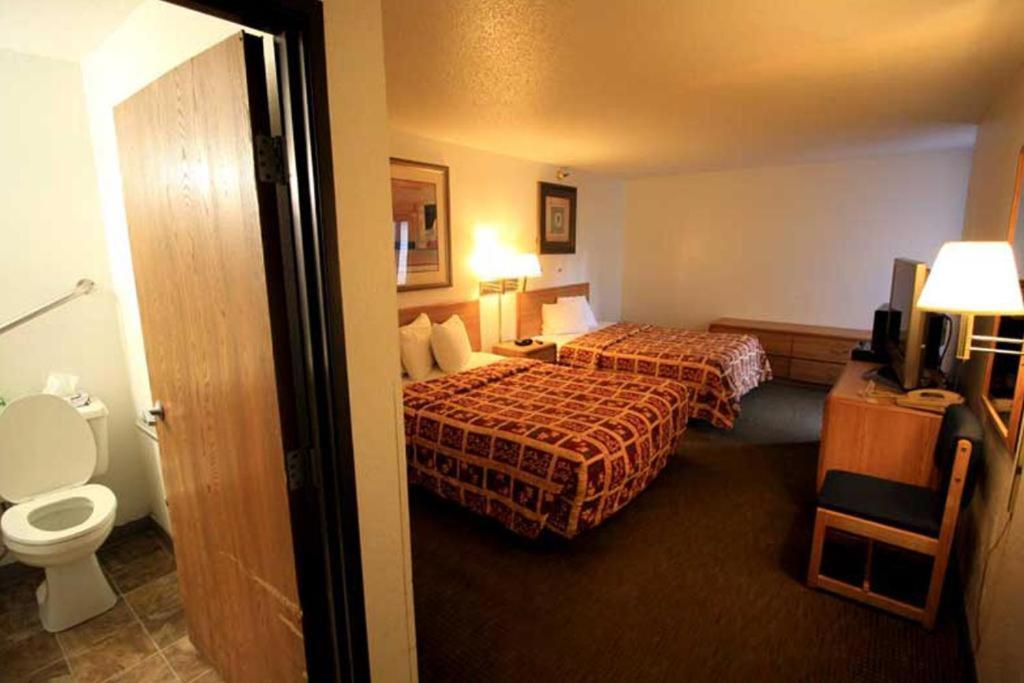 Norwood Inn Minneapolis Roseville photo 12