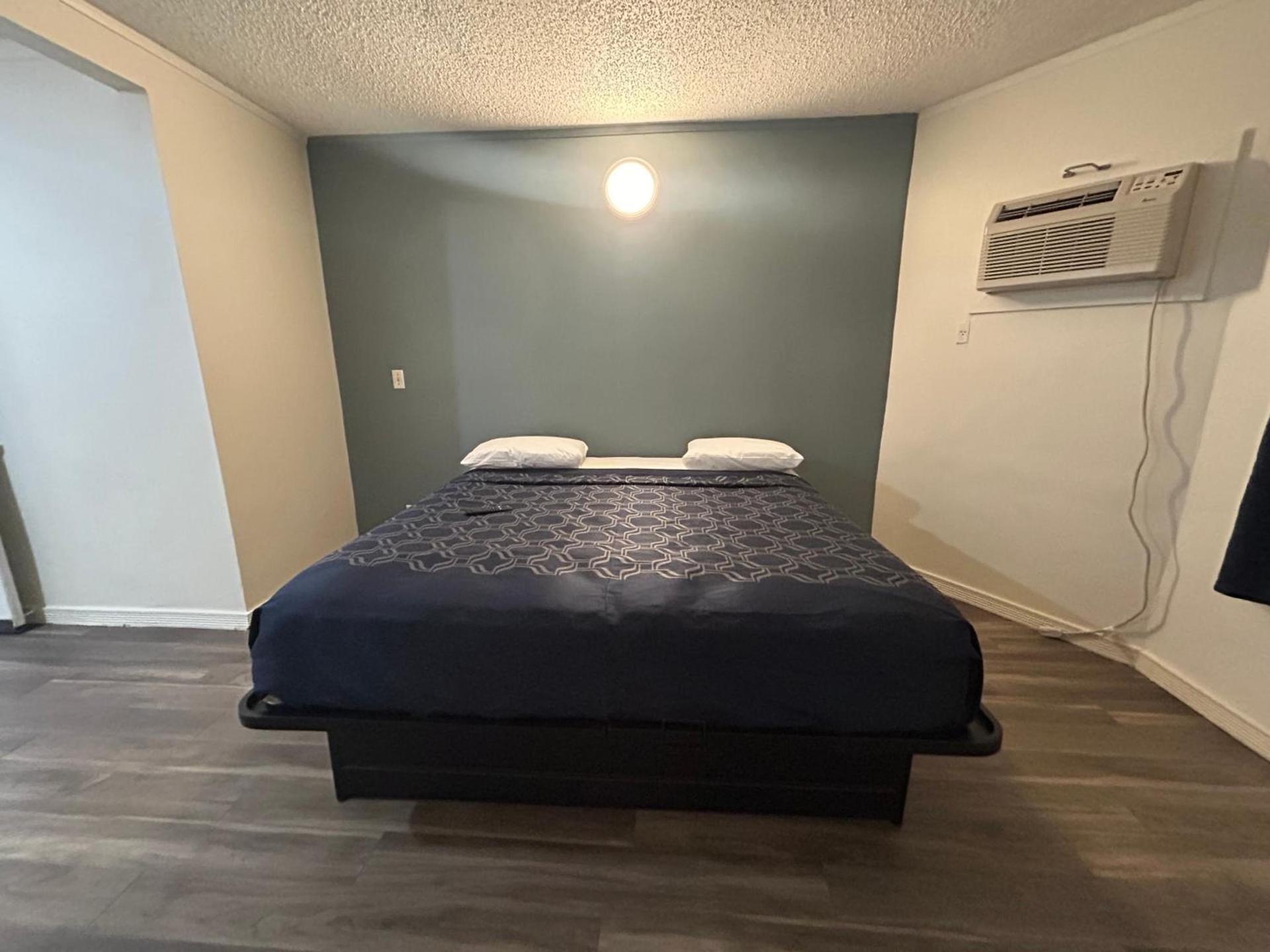 Budget Inn Hollywood photo 9