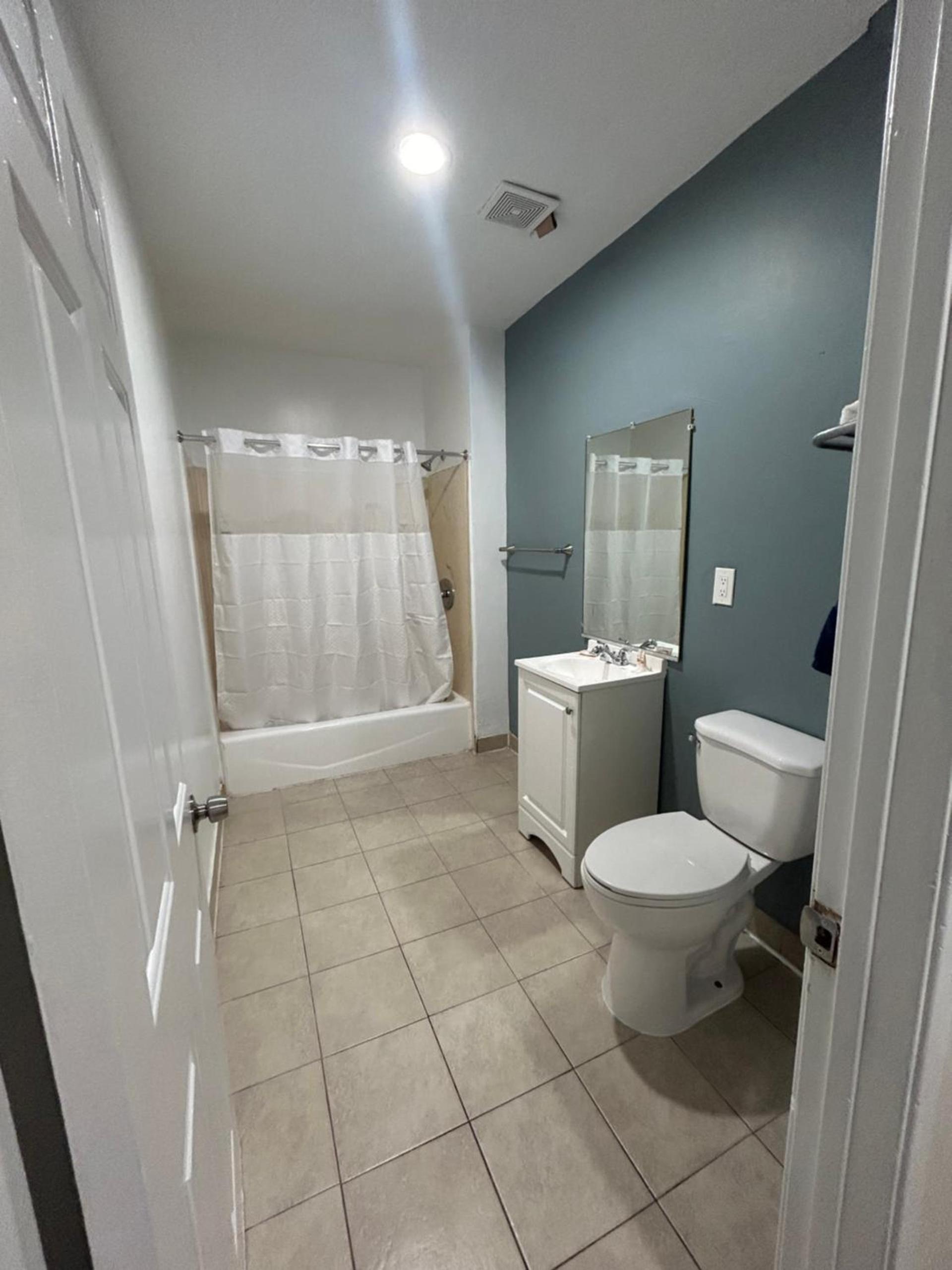 Budget Inn Hollywood photo 11