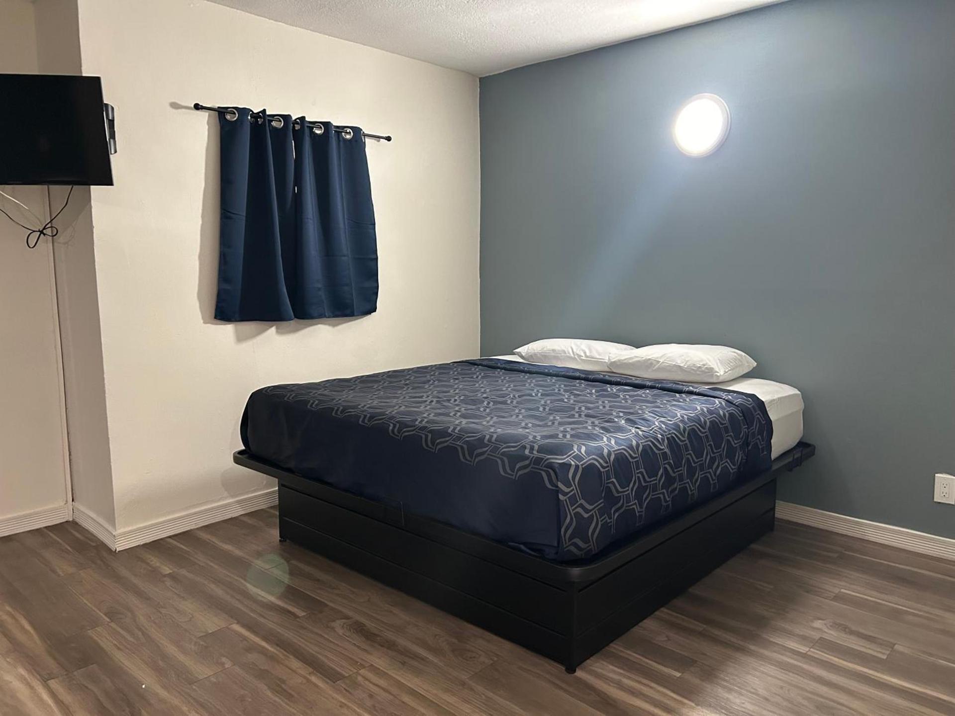 Budget Inn Hollywood photo 10