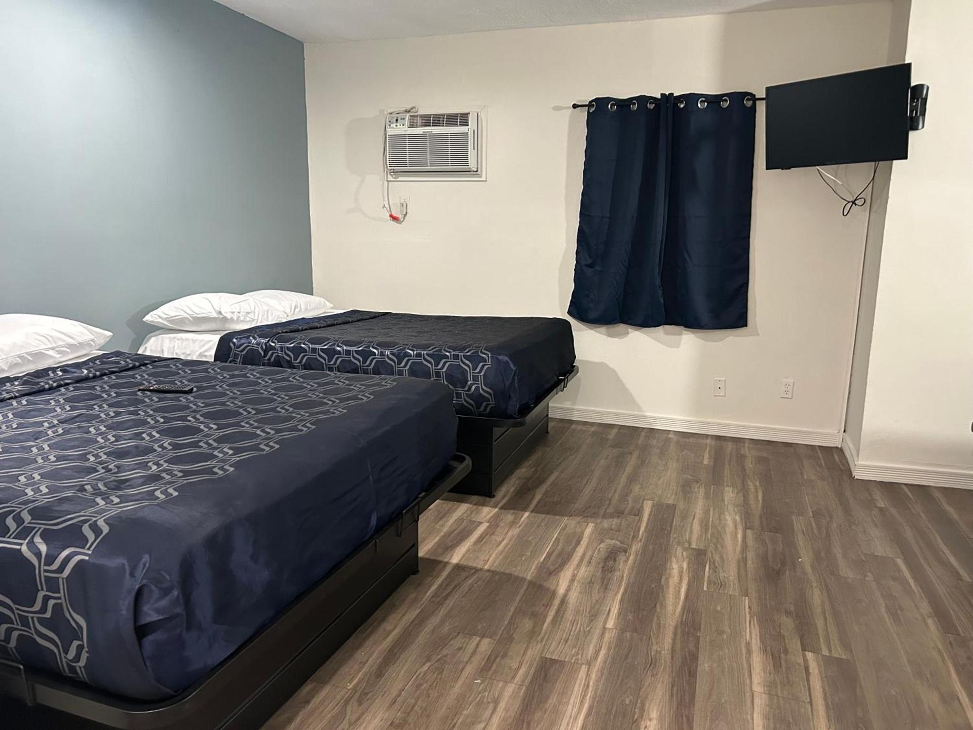 Budget Inn Hollywood photo 12
