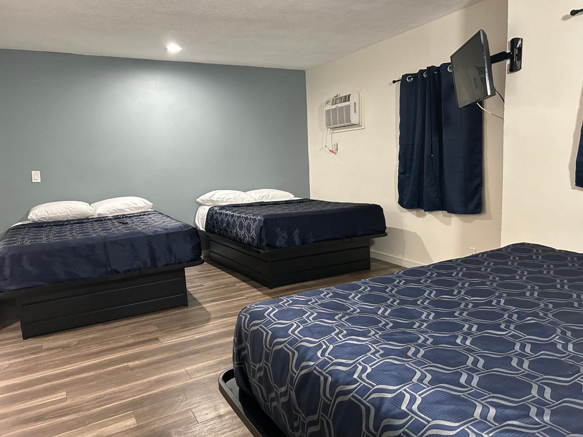 Budget Inn Hollywood photo 13