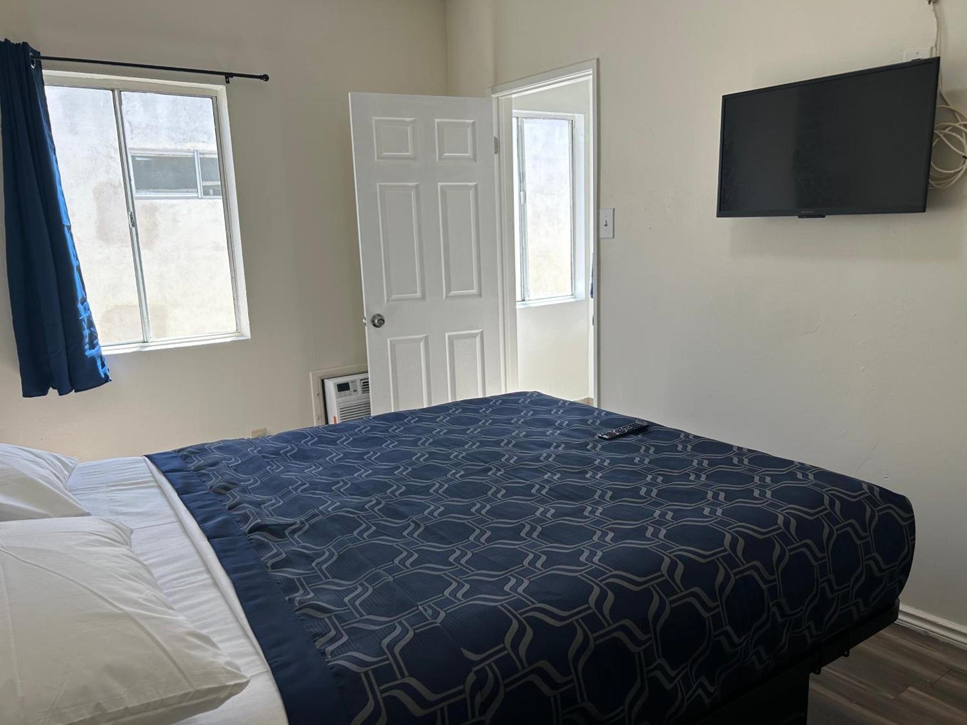 Budget Inn Hollywood photo 16