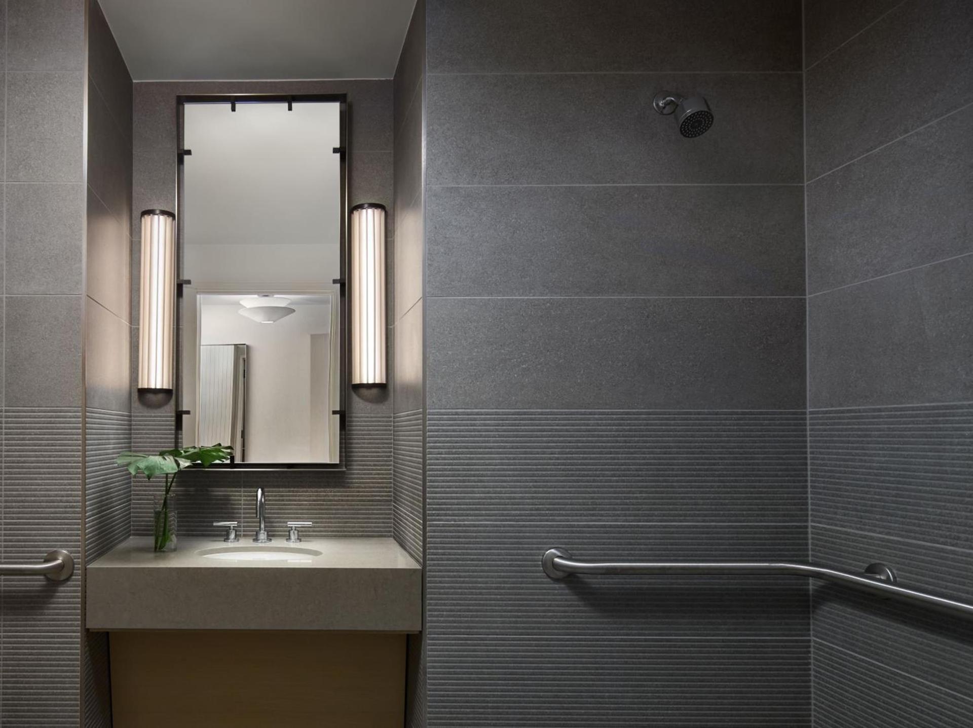 Kimpton Claret Hotel by IHG photo 58