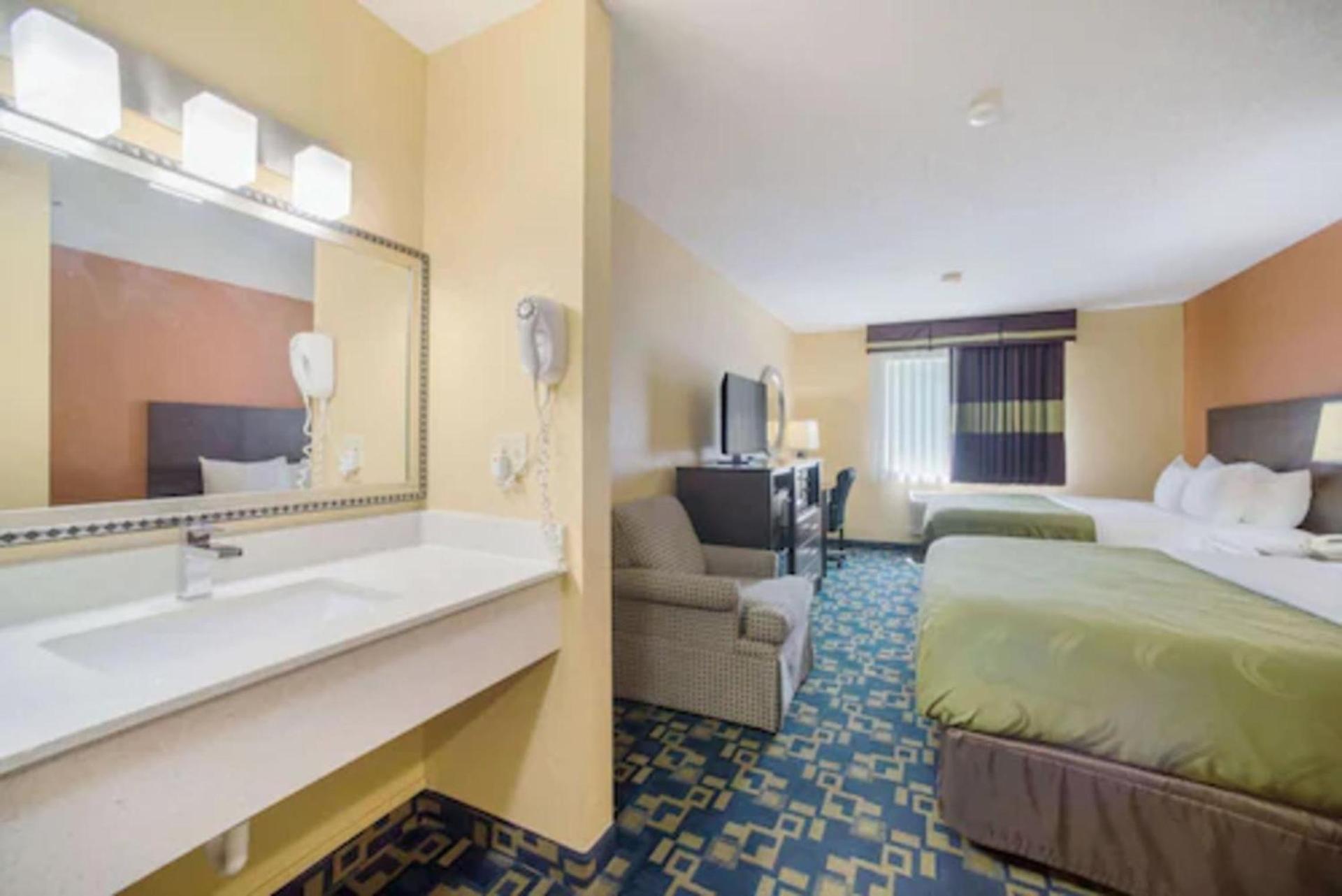 Quality Inn O'Fallon IL - St Louis photo 33
