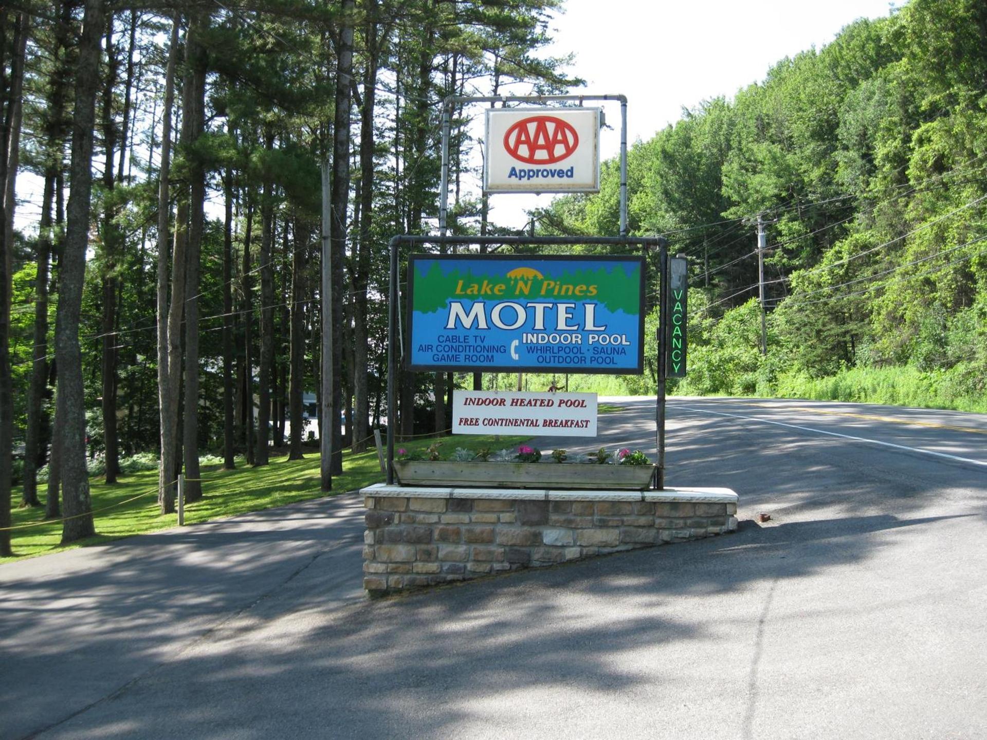 Lake 'N Pines Motel photo 13