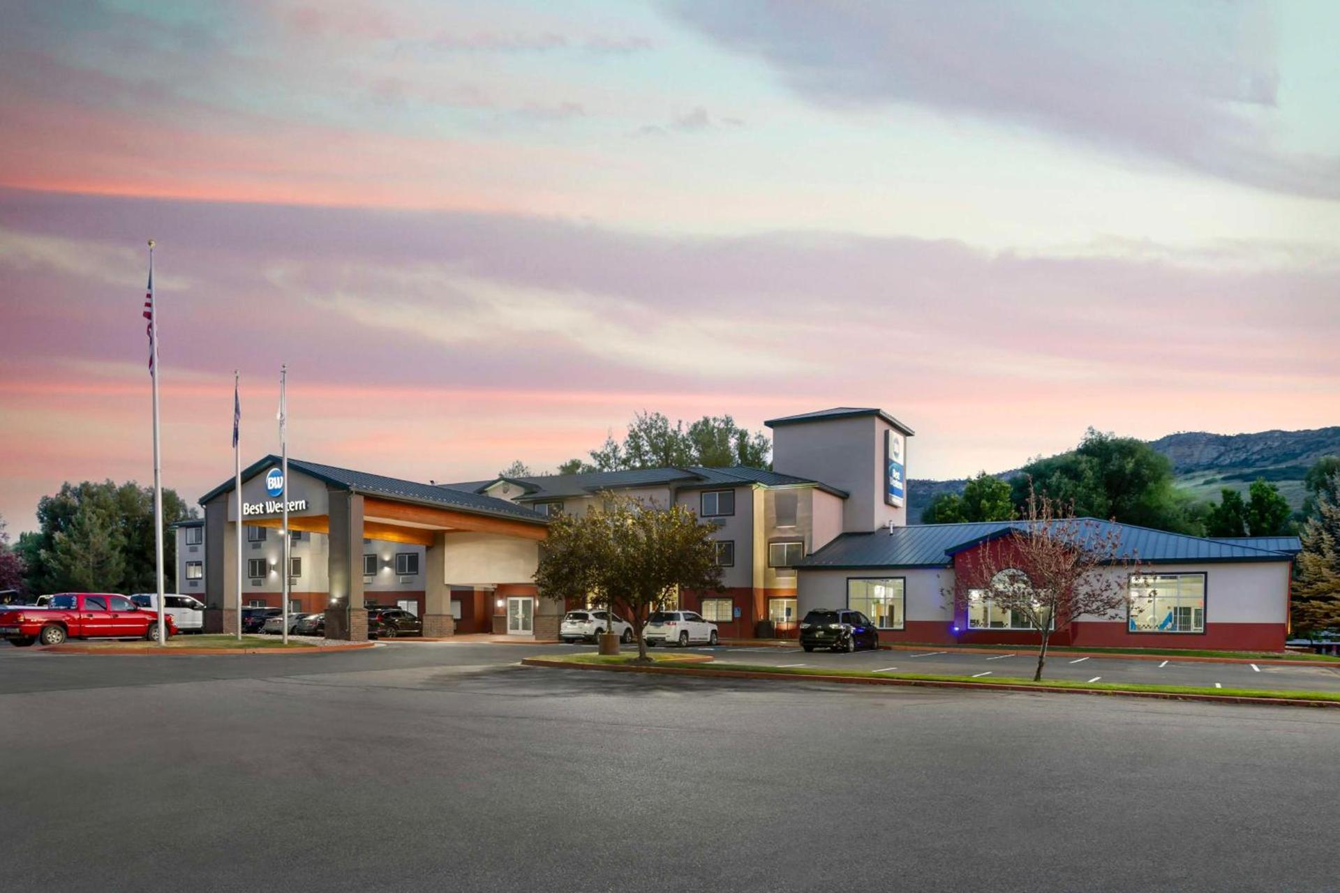 Best Western Holiday Hills photo 1