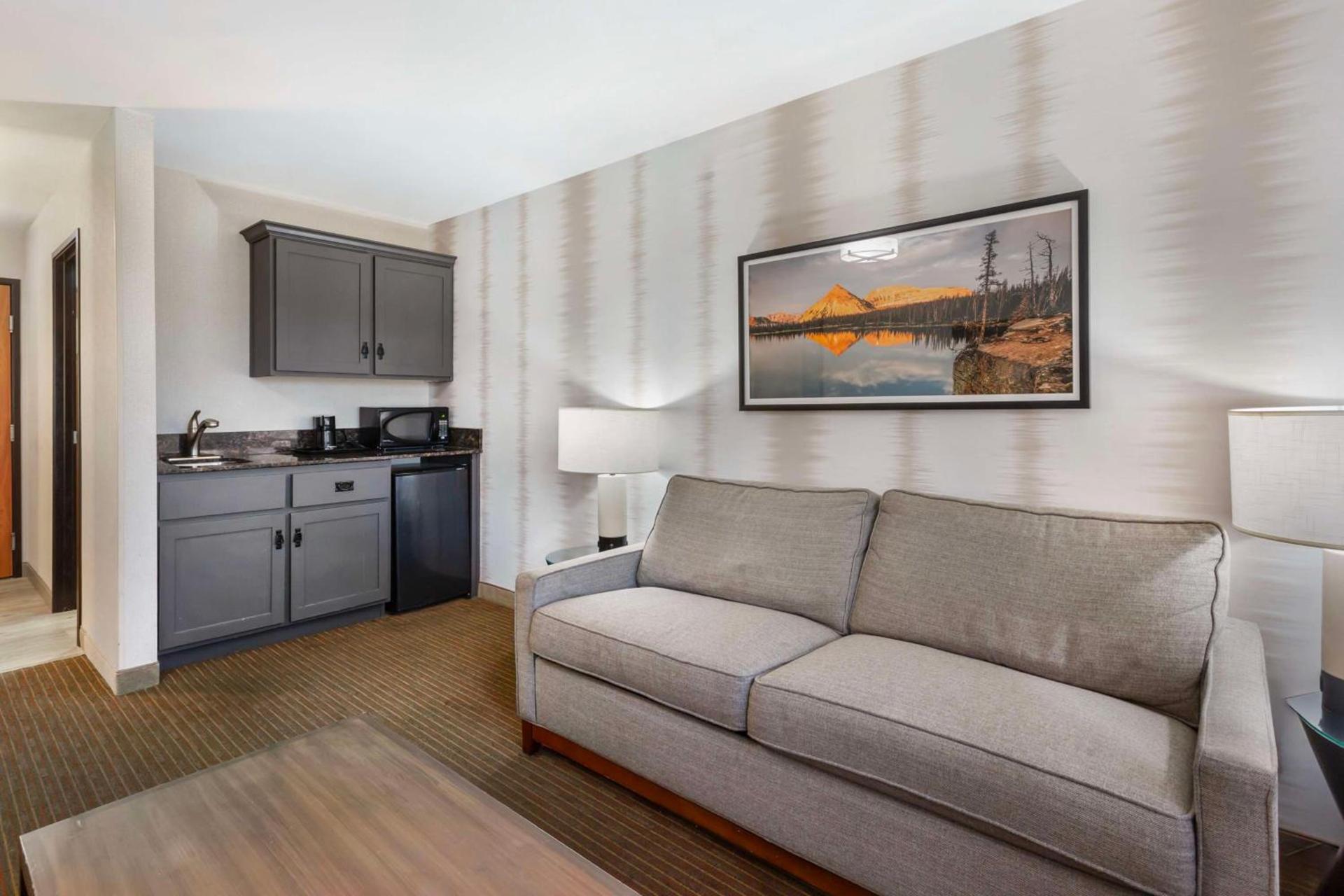 Best Western Holiday Hills photo 19