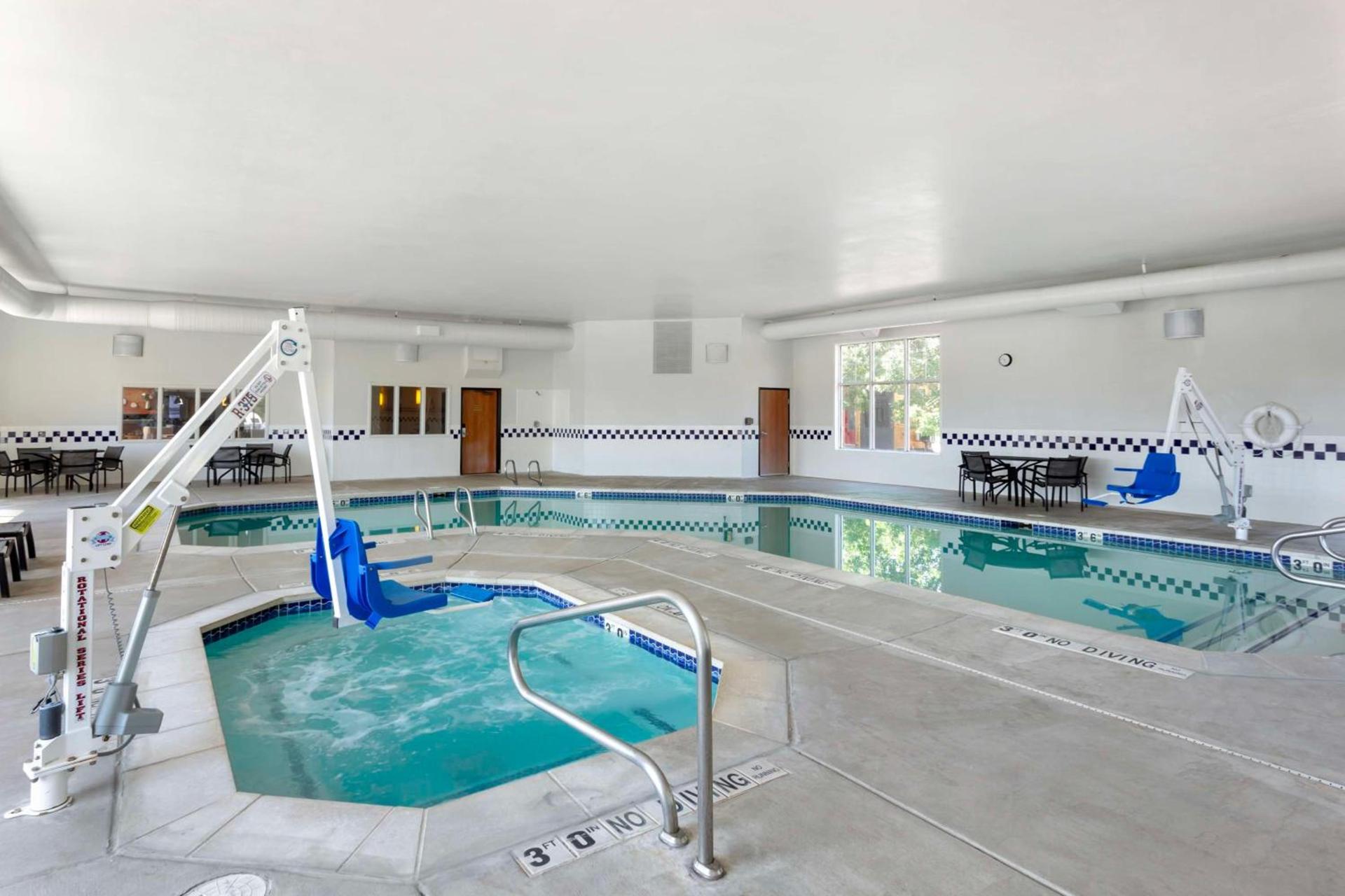 Best Western Holiday Hills photo 30