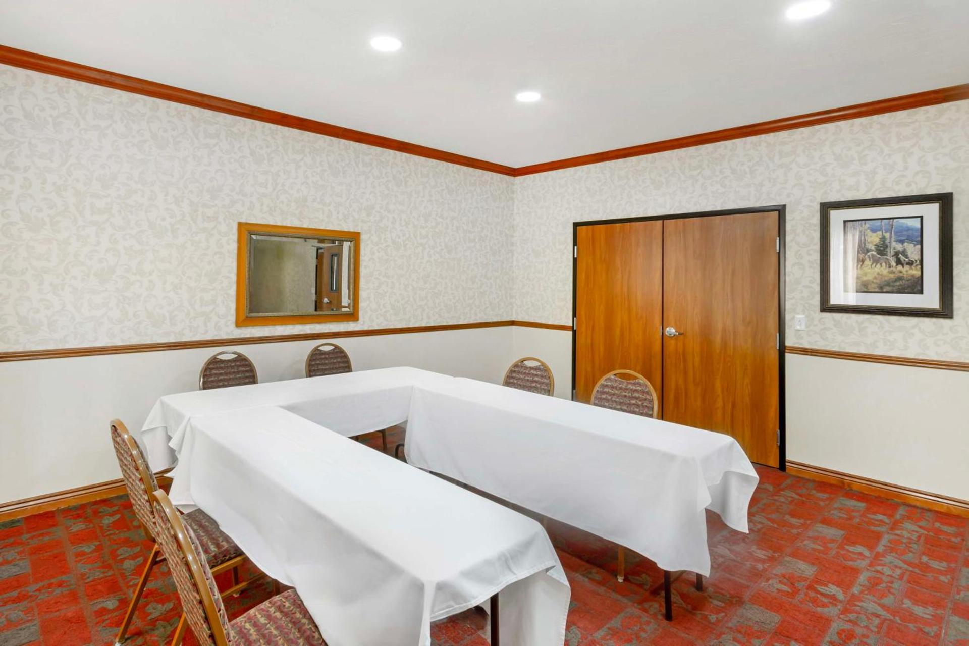 Best Western Holiday Hills photo 28