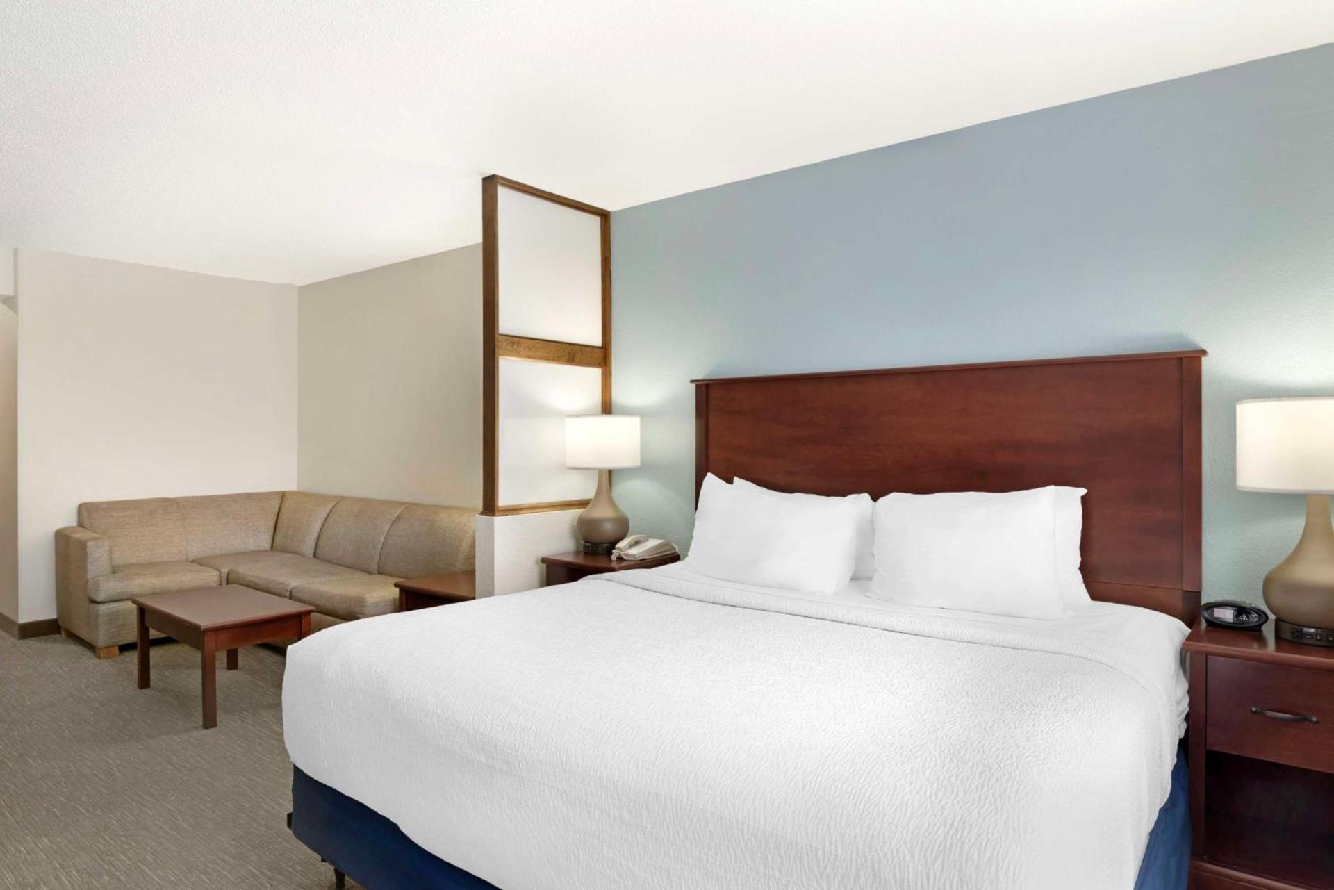 Best Western Plus Crossroads Inn & Suites photo 6