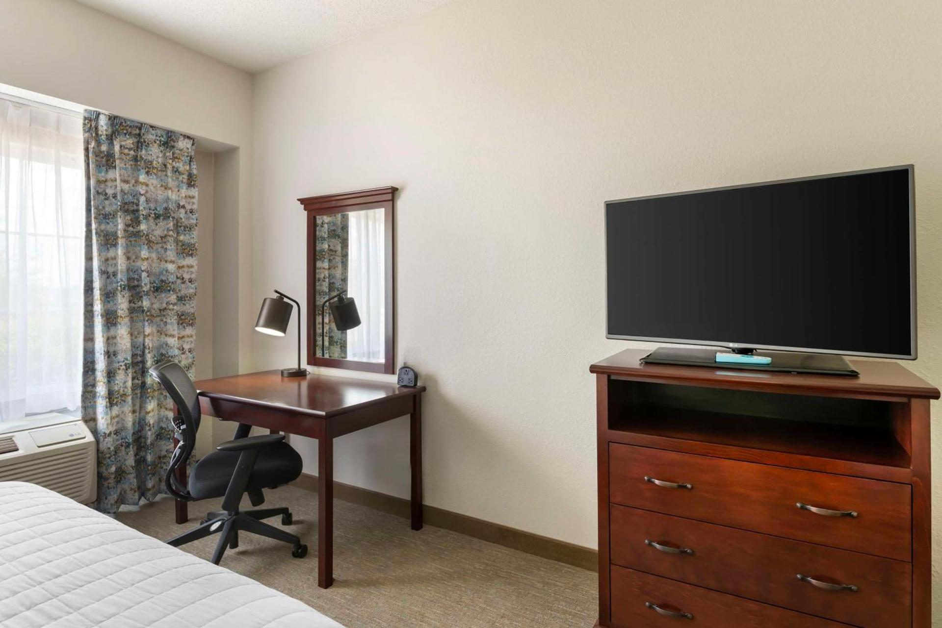 Best Western Plus Crossroads Inn & Suites photo 16