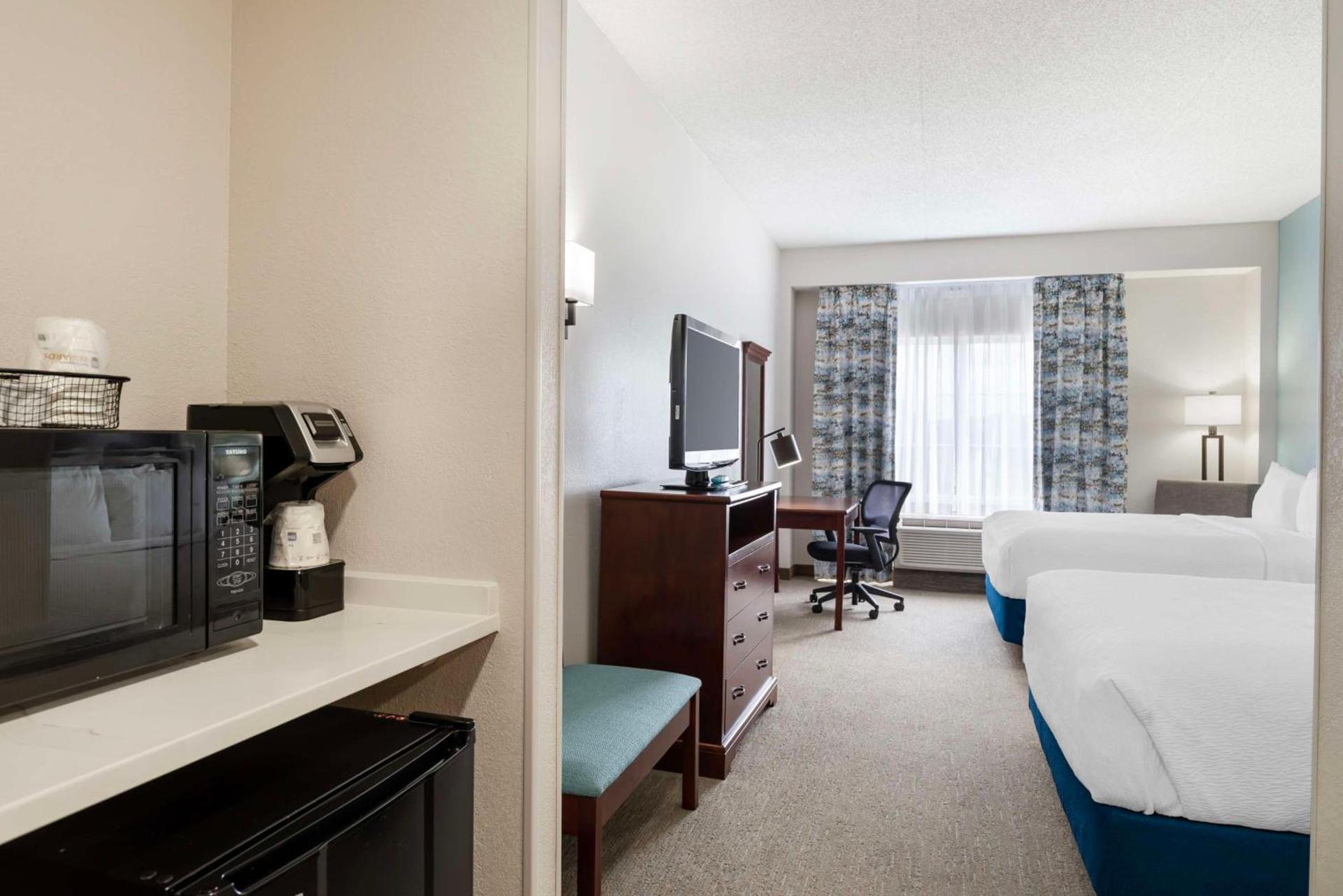 Best Western Plus Crossroads Inn & Suites photo 15