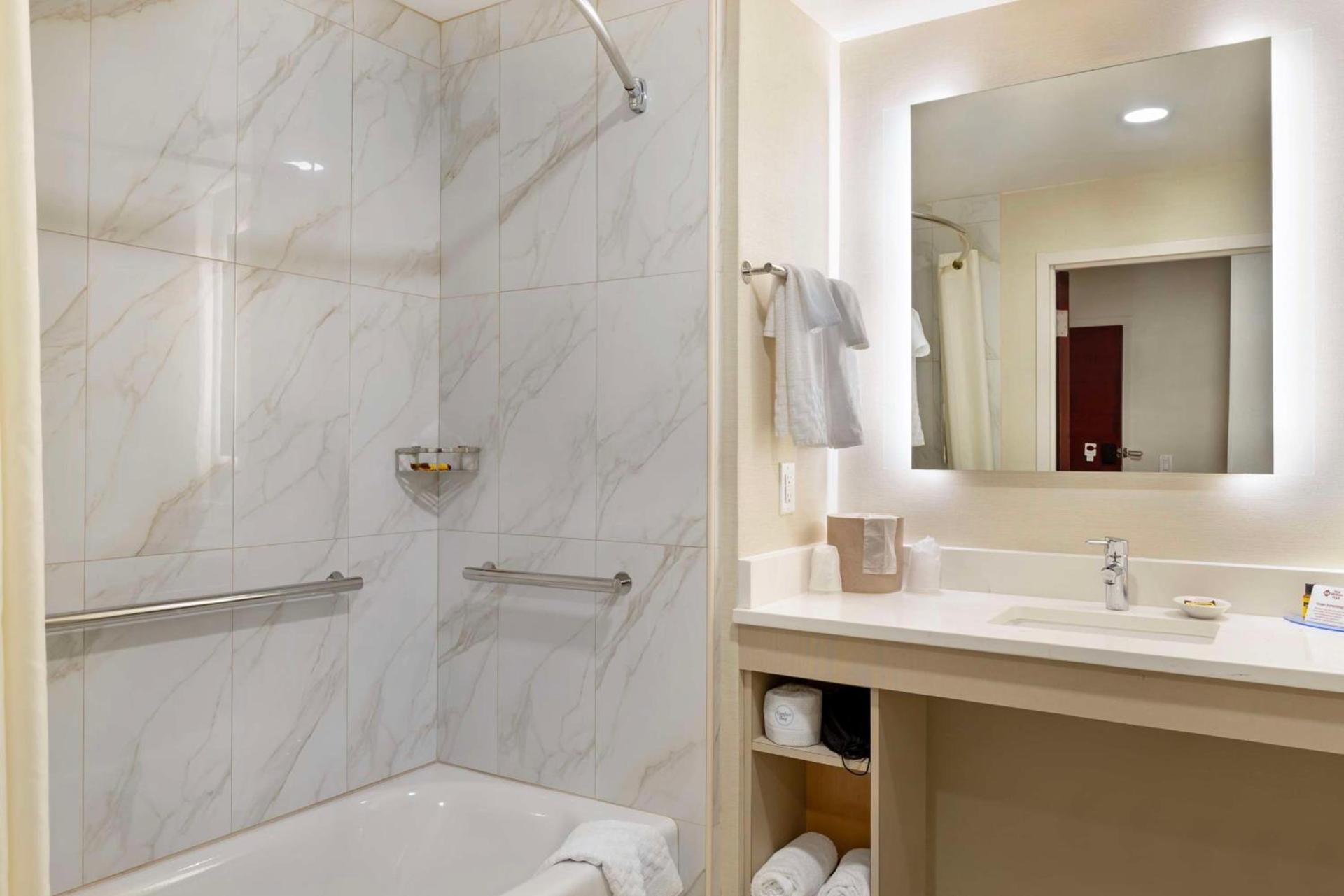 Best Western Plus Crossroads Inn & Suites photo 18