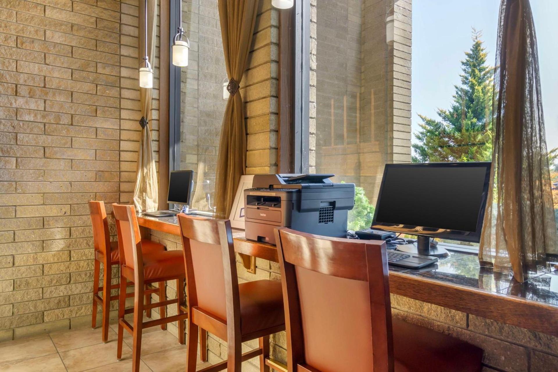 Best Western Plus Ahtanum Inn photo 56
