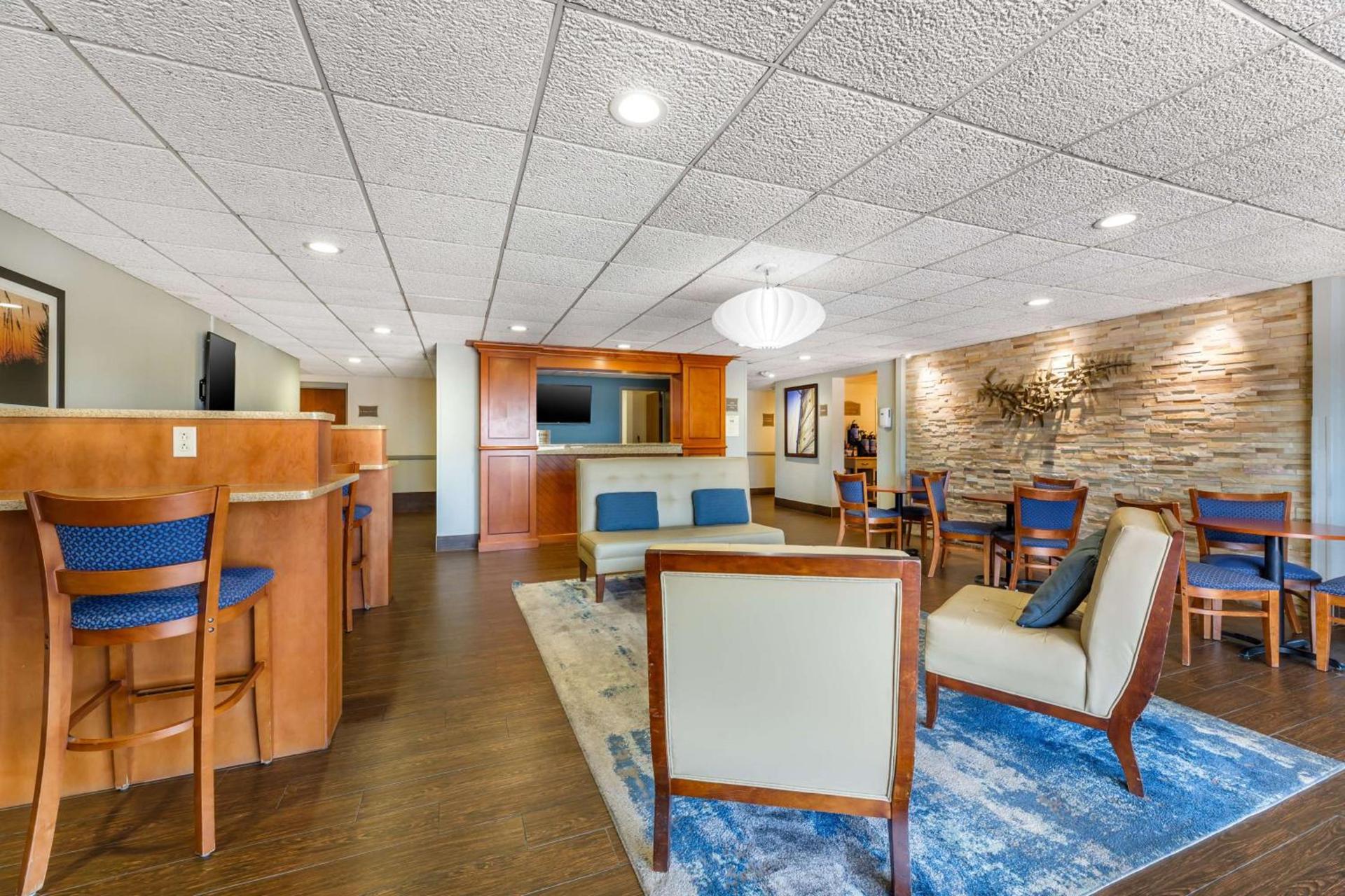 Best Western Port Clinton photo 11