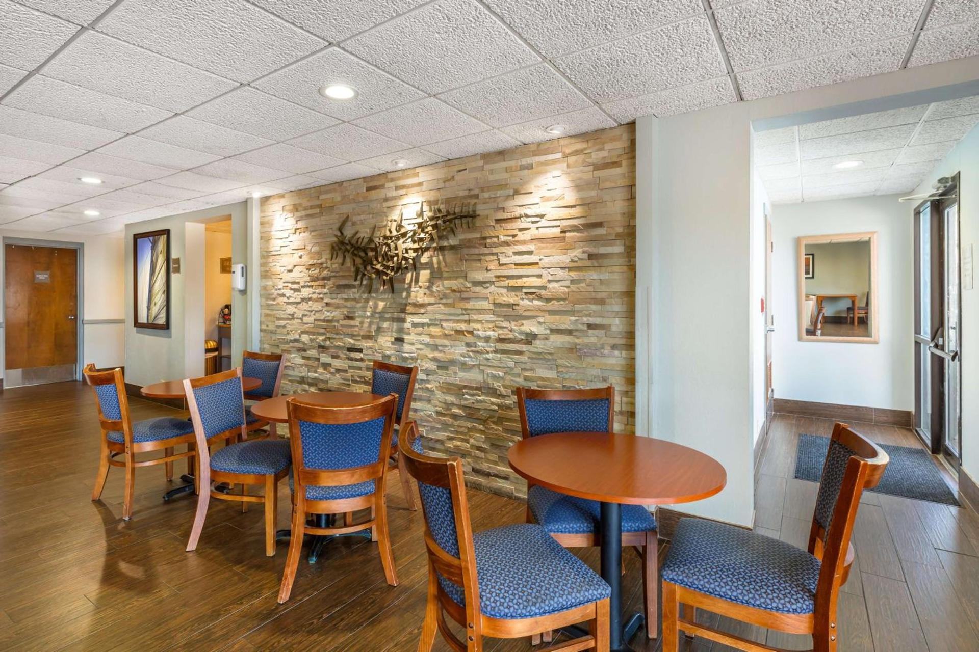Best Western Port Clinton photo 26