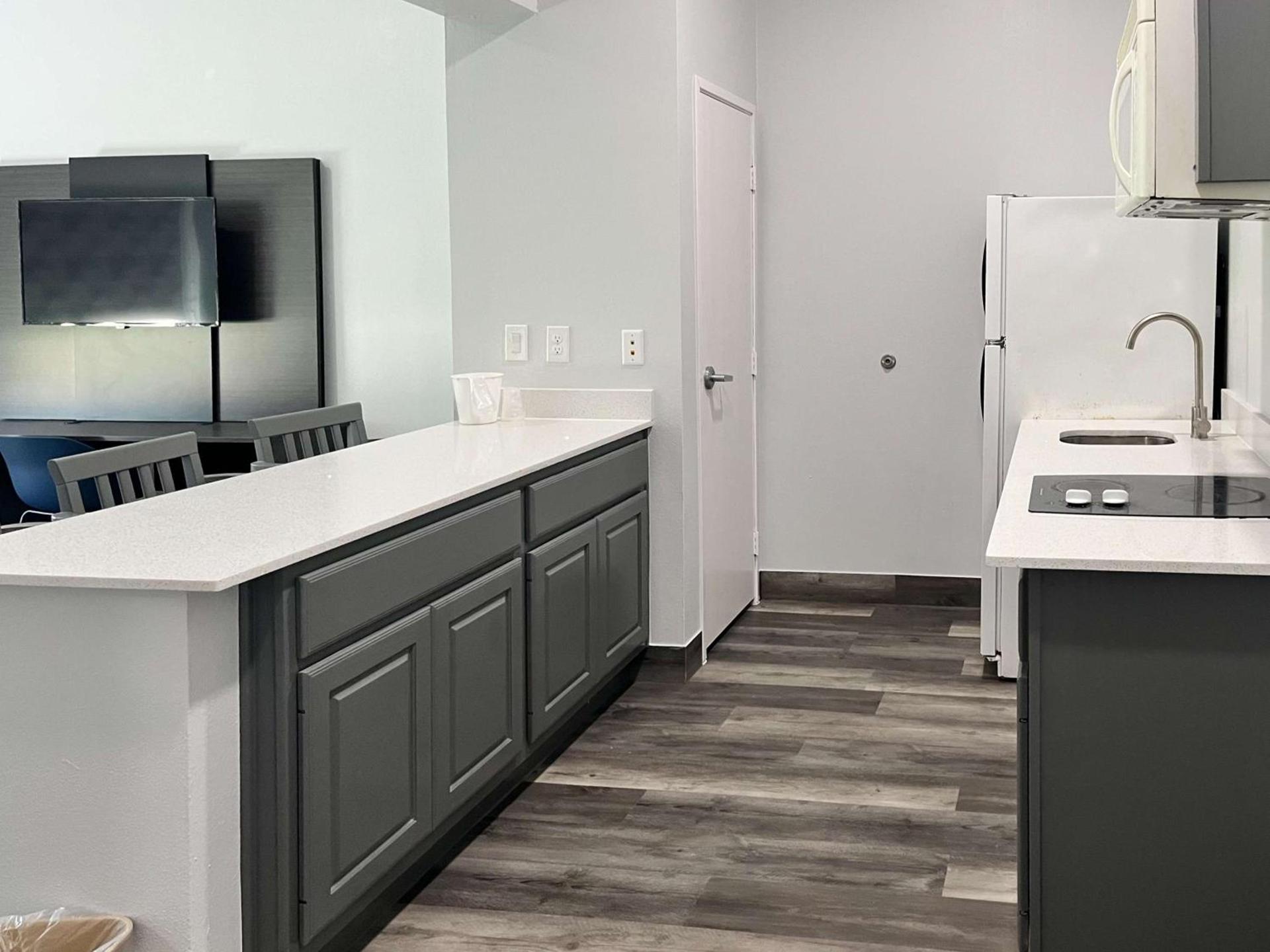 Studio 6 Suites Brenham, TX photo 9