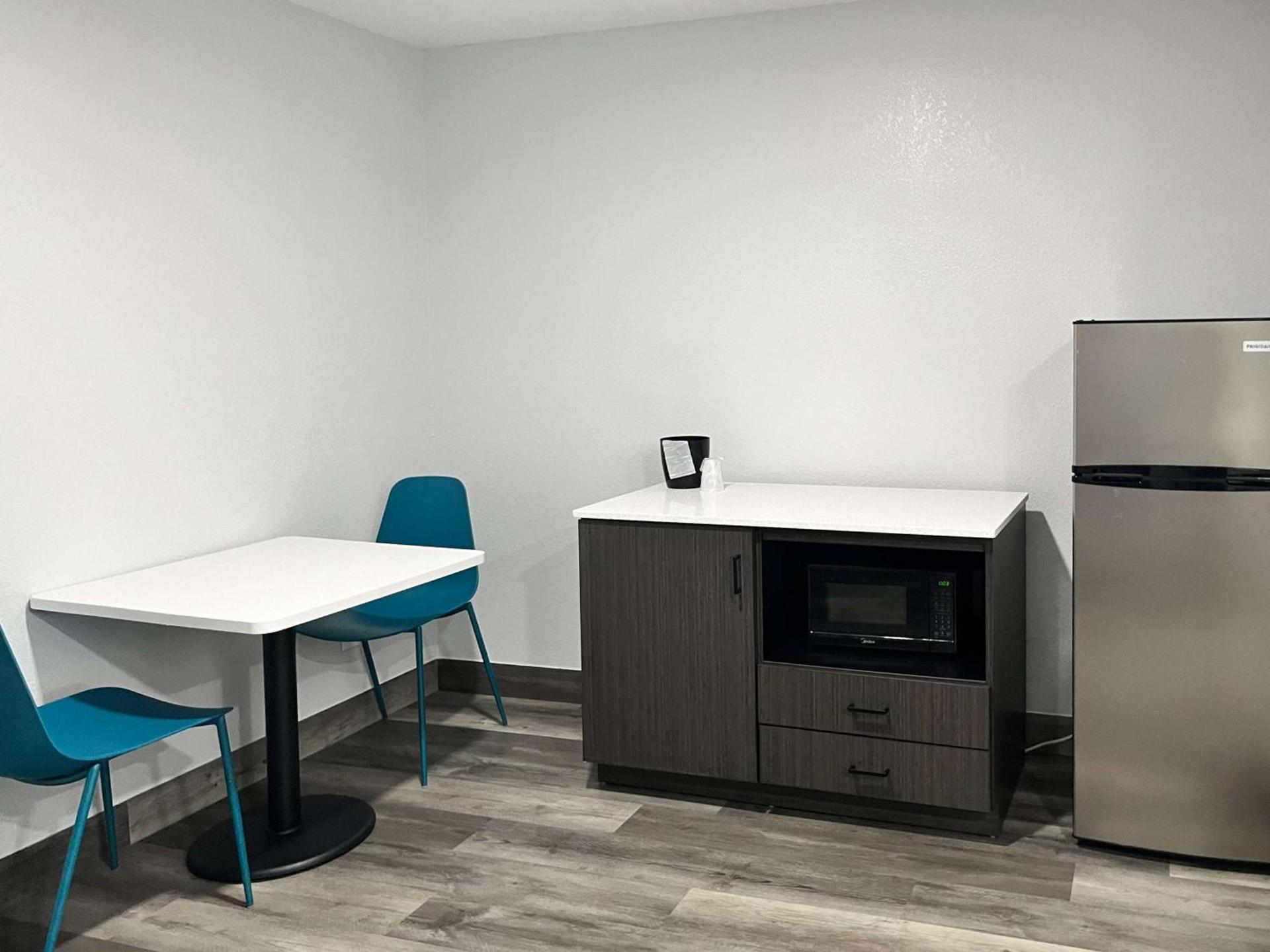 Studio 6 Suites Brenham, TX photo 11