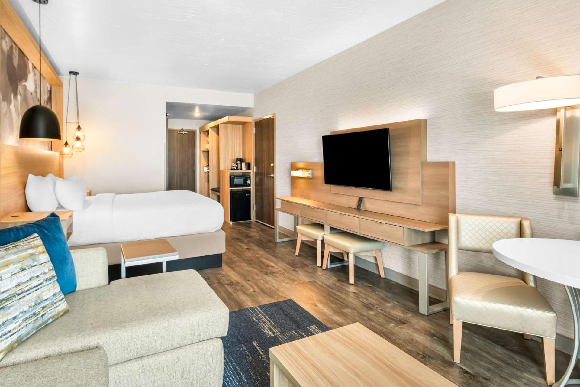 Best Western Plus Settlers Point photo 24